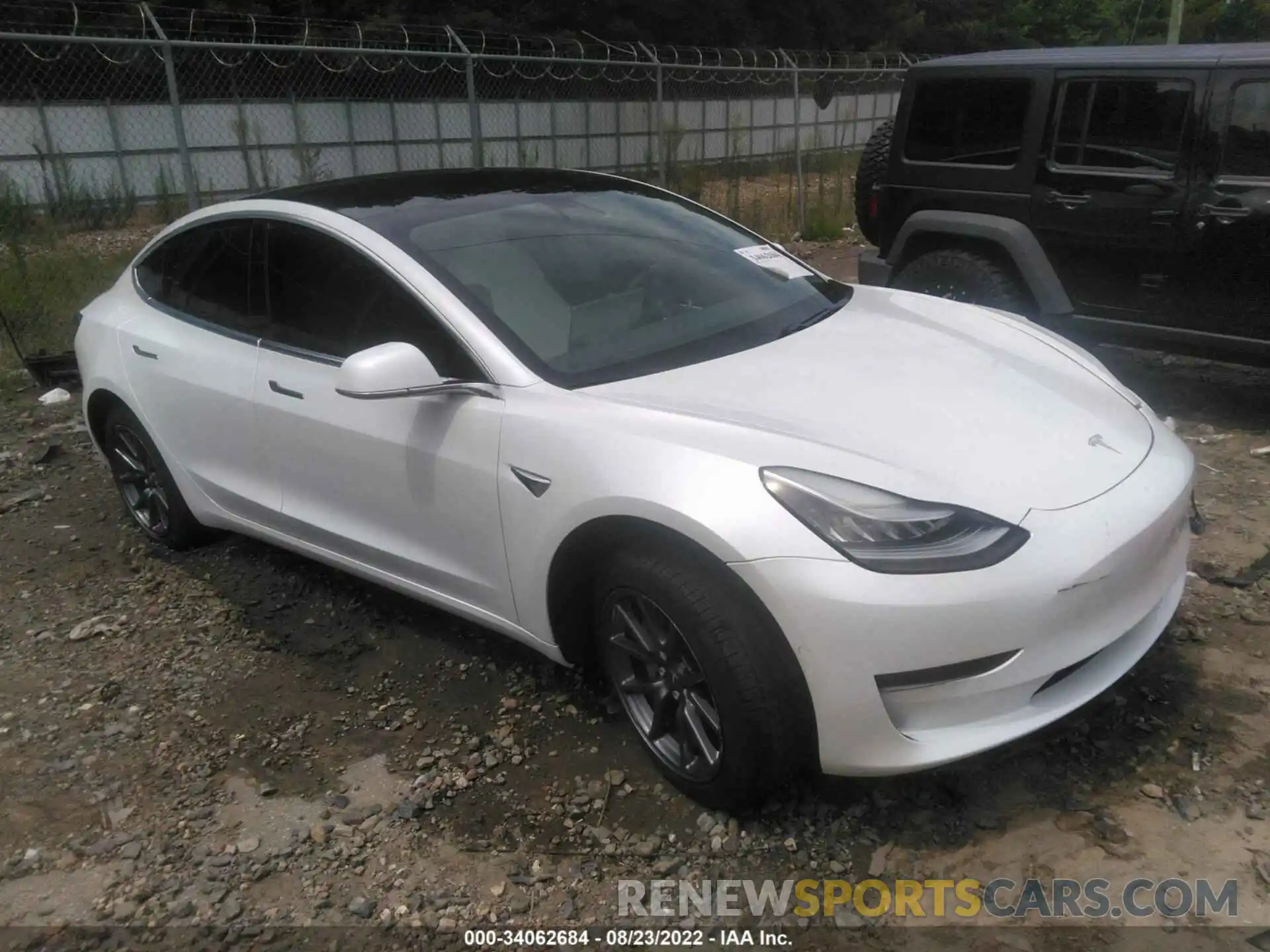 1 Photograph of a damaged car 5YJ3E1EB5LF639687 TESLA MODEL 3 2020