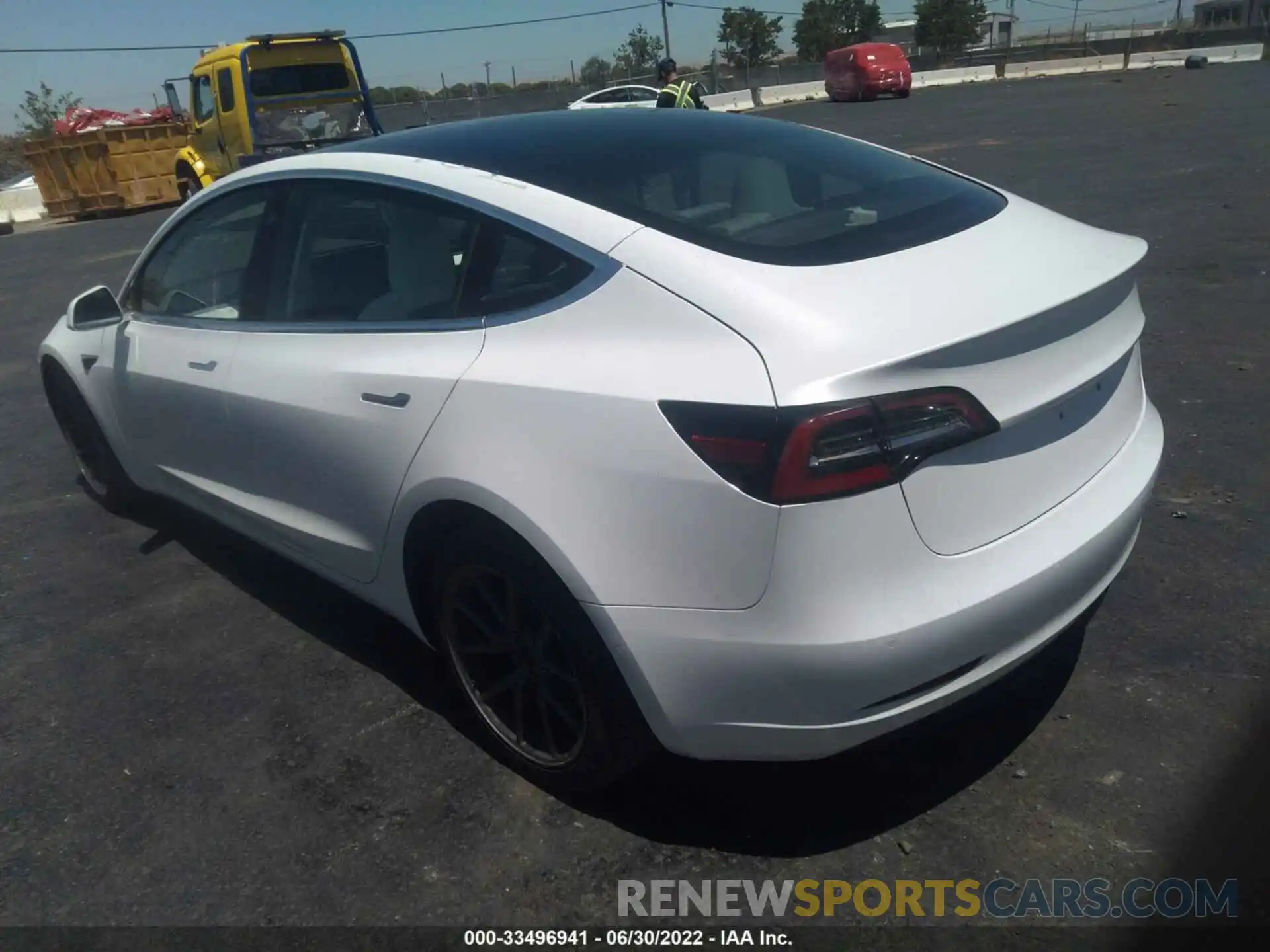 3 Photograph of a damaged car 5YJ3E1EB5LF639897 TESLA MODEL 3 2020