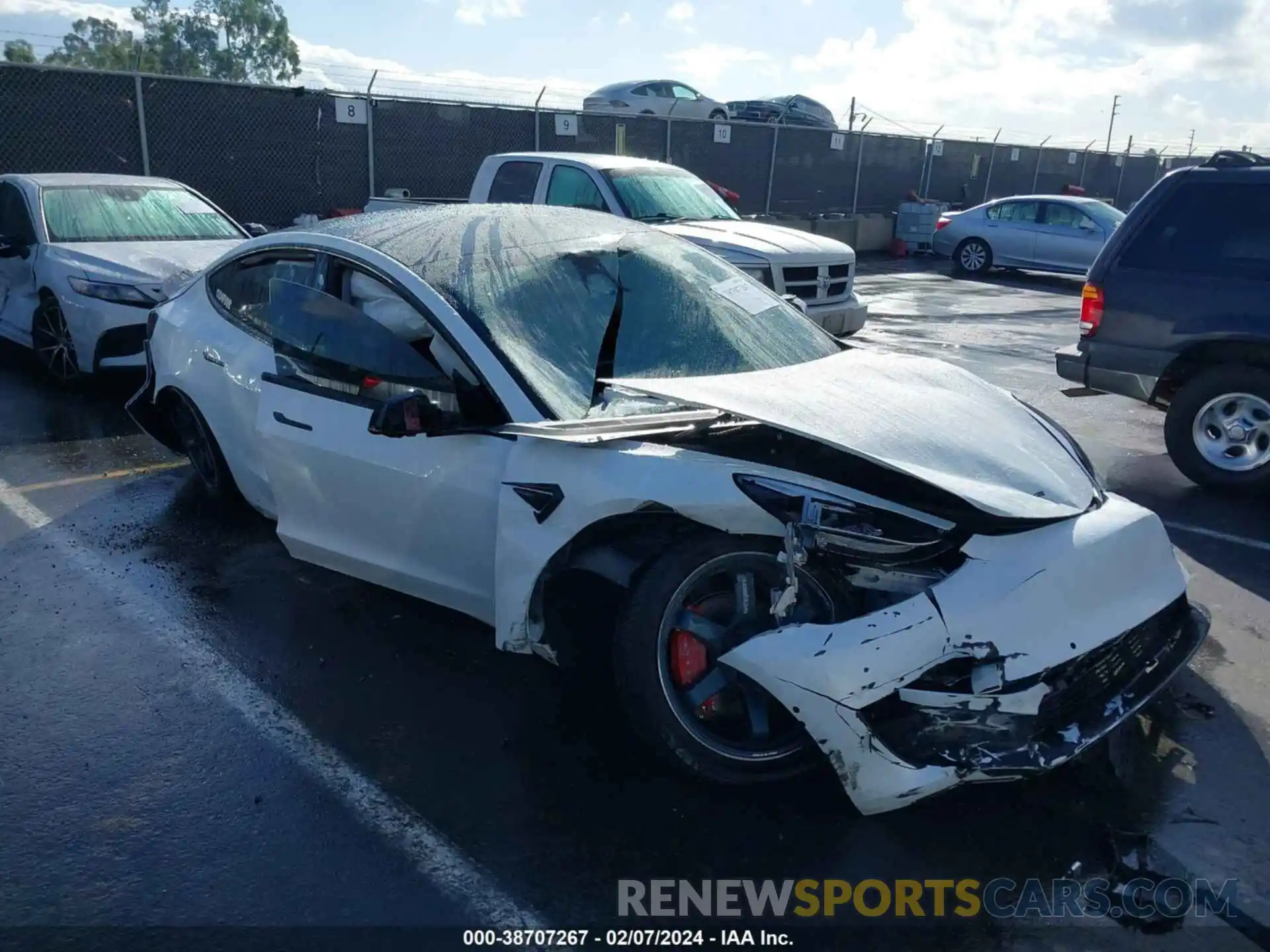 1 Photograph of a damaged car 5YJ3E1EB5LF665853 TESLA MODEL 3 2020