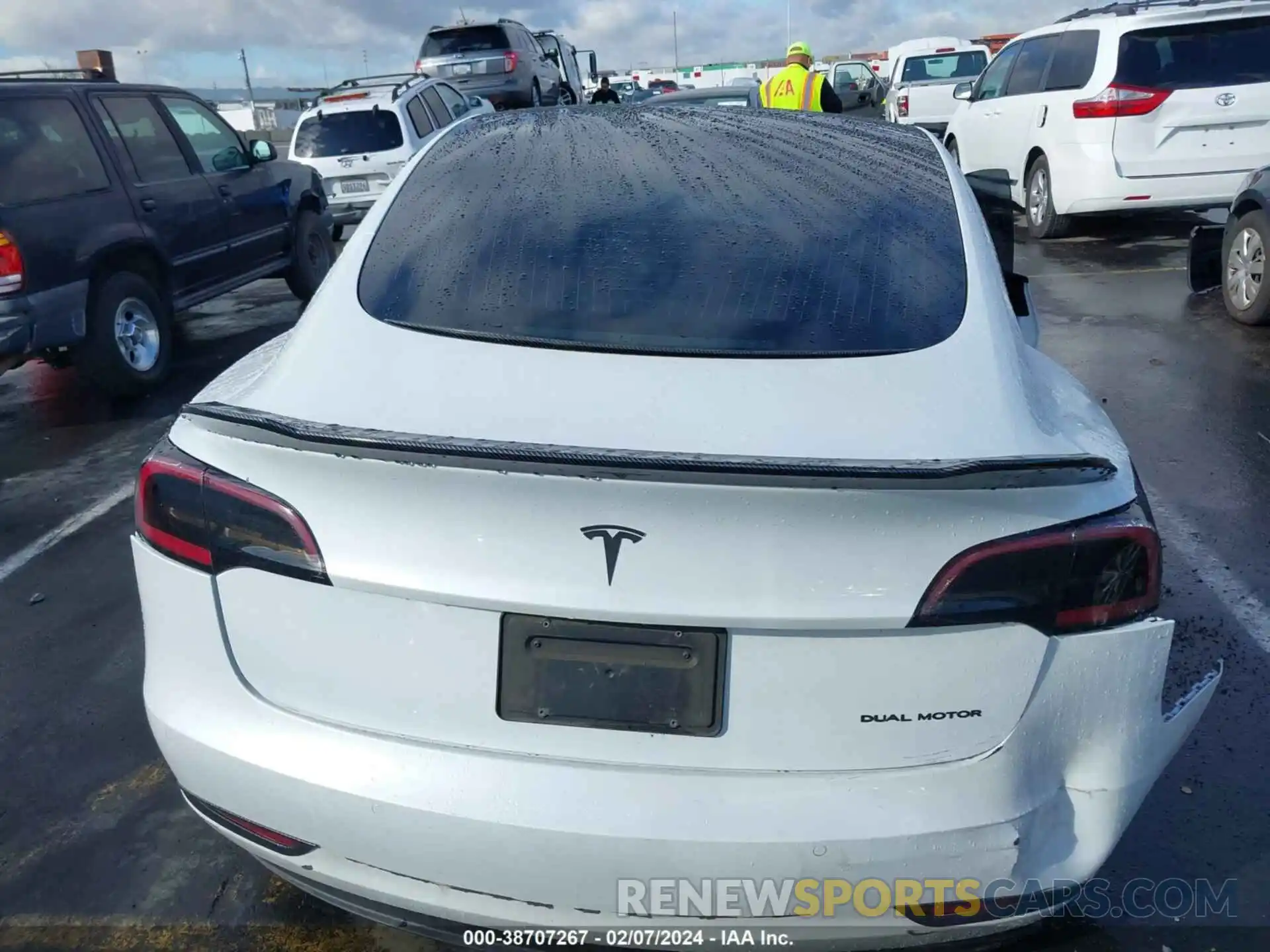 16 Photograph of a damaged car 5YJ3E1EB5LF665853 TESLA MODEL 3 2020