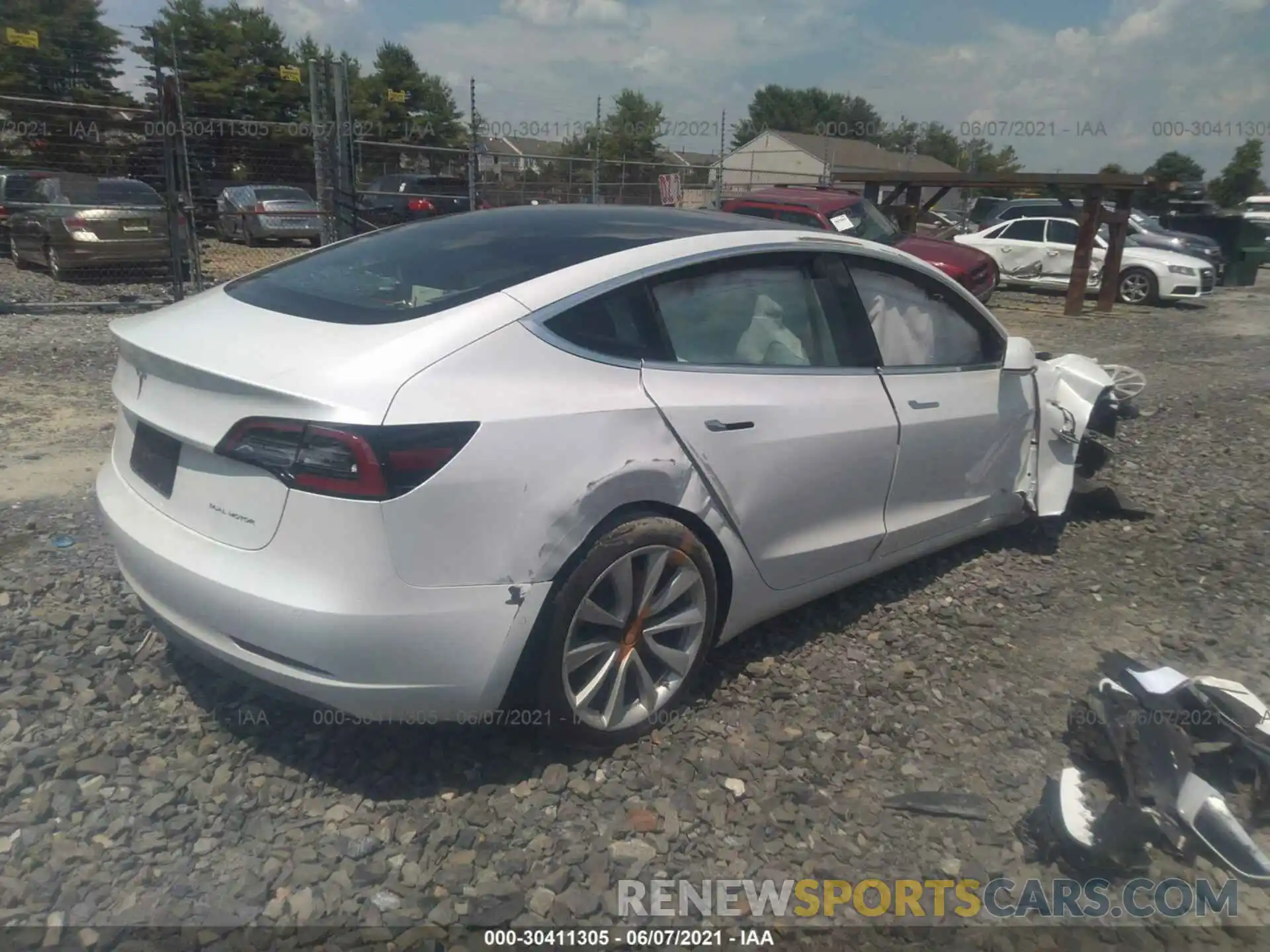 4 Фотография поврежденного автомобиля 5YJ3E1EB5LF712461 TESLA MODEL 3 2020