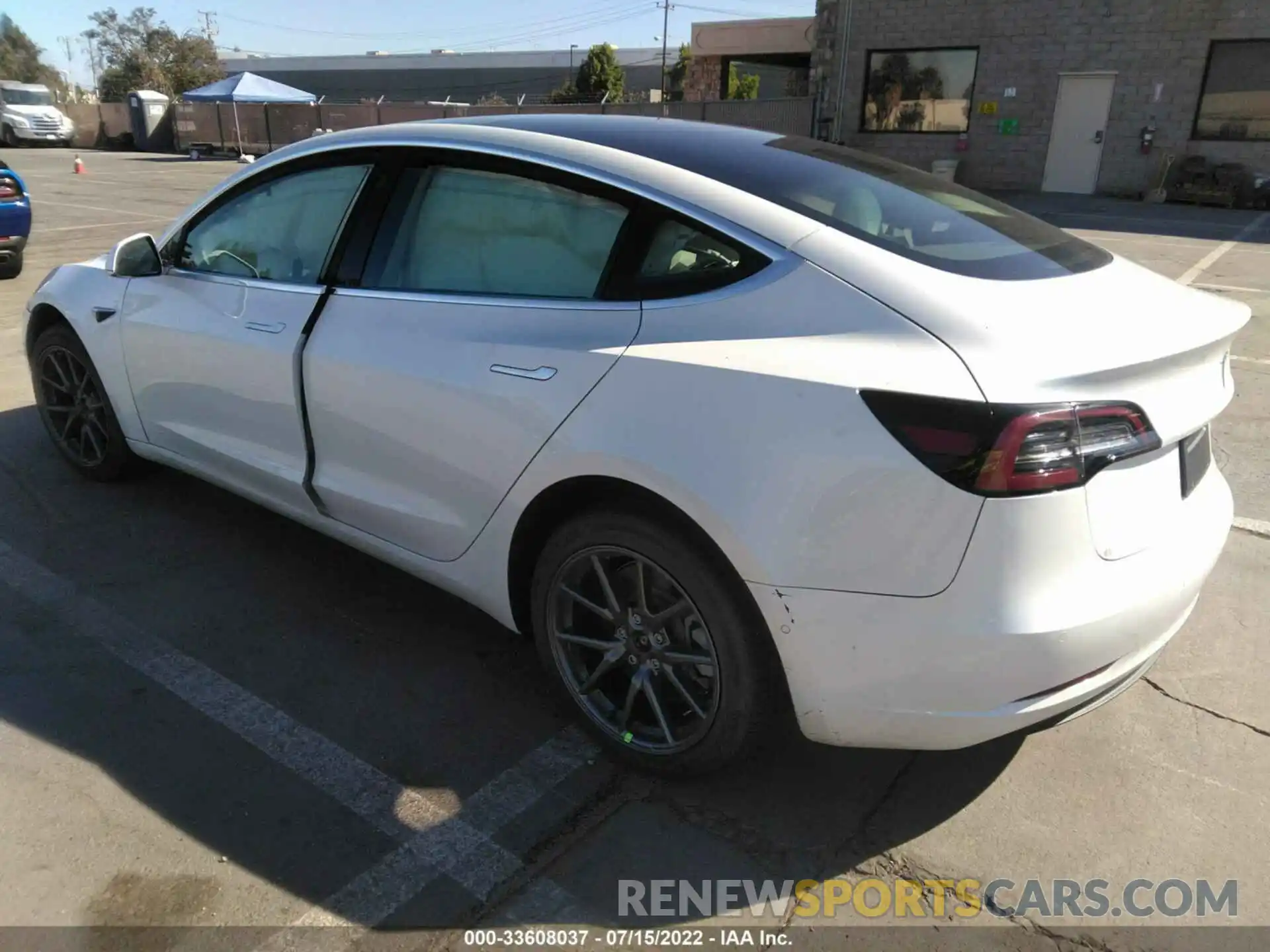 3 Photograph of a damaged car 5YJ3E1EB5LF719961 TESLA MODEL 3 2020