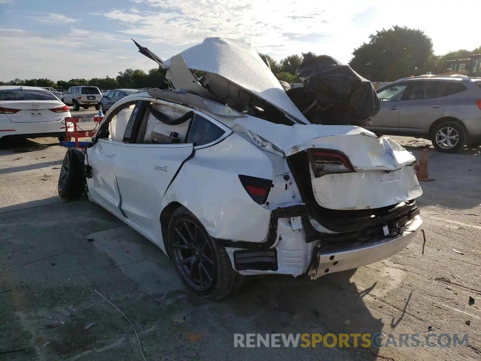 3 Photograph of a damaged car 5YJ3E1EB5LF744424 TESLA MODEL 3 2020