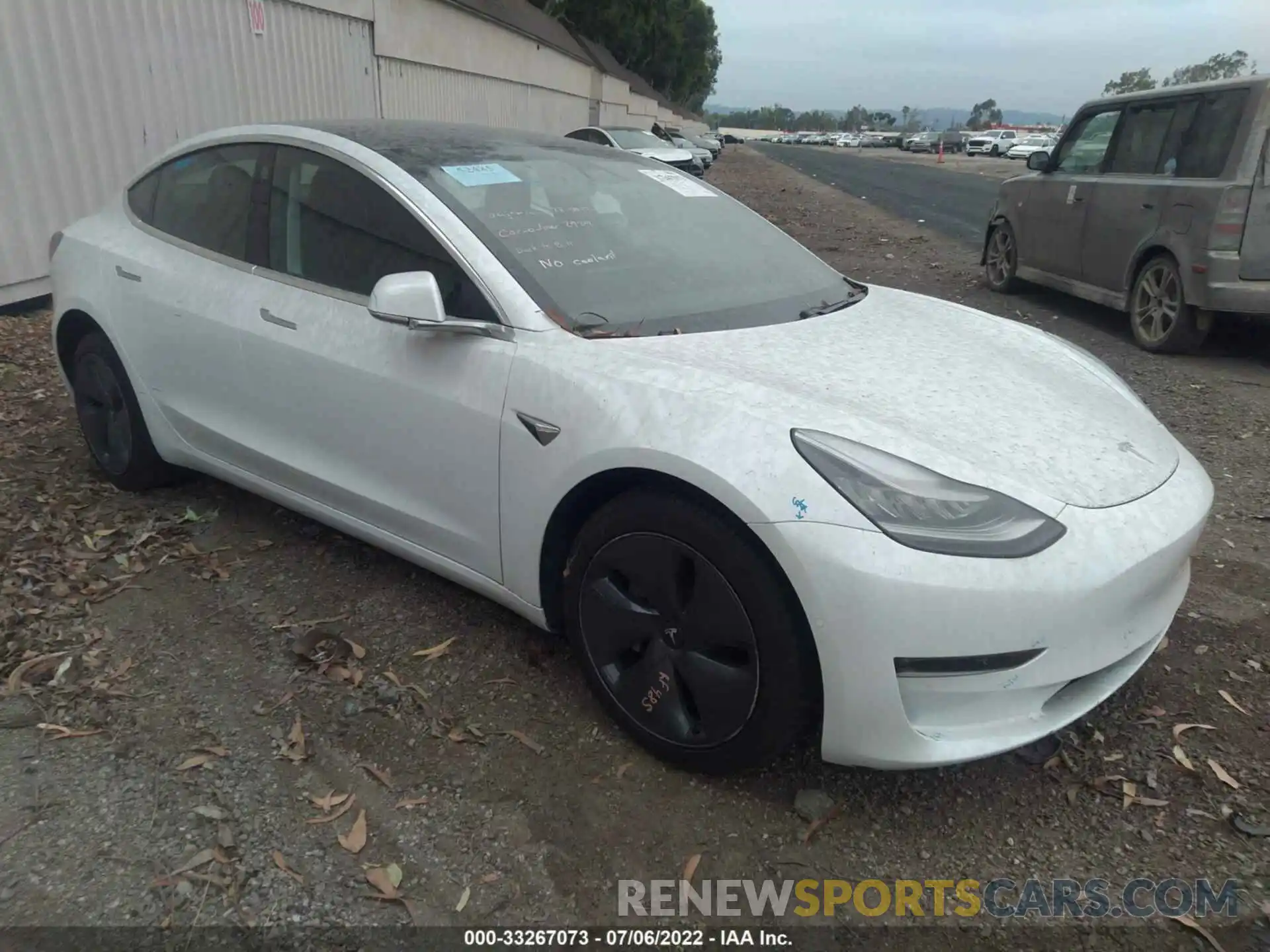 1 Photograph of a damaged car 5YJ3E1EB5LF800488 TESLA MODEL 3 2020