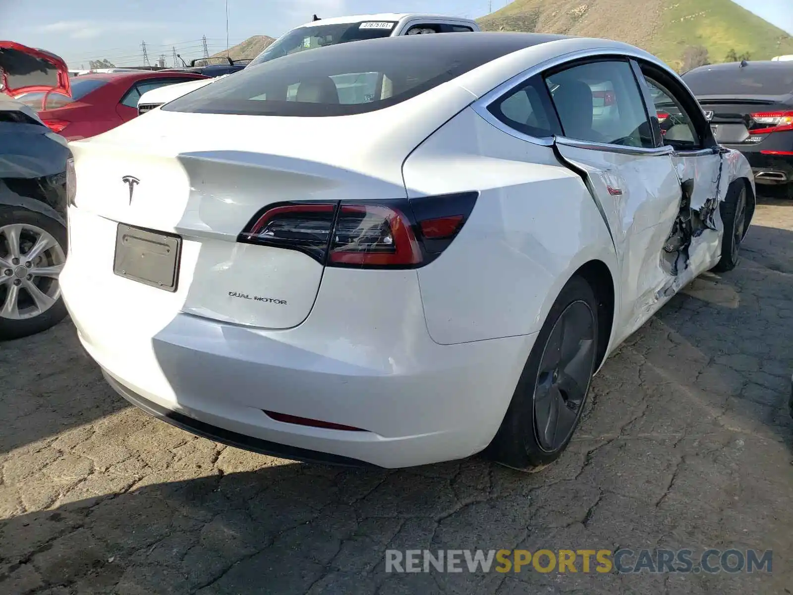 4 Фотография поврежденного автомобиля 5YJ3E1EB6LF618394 TESLA MODEL 3 2020