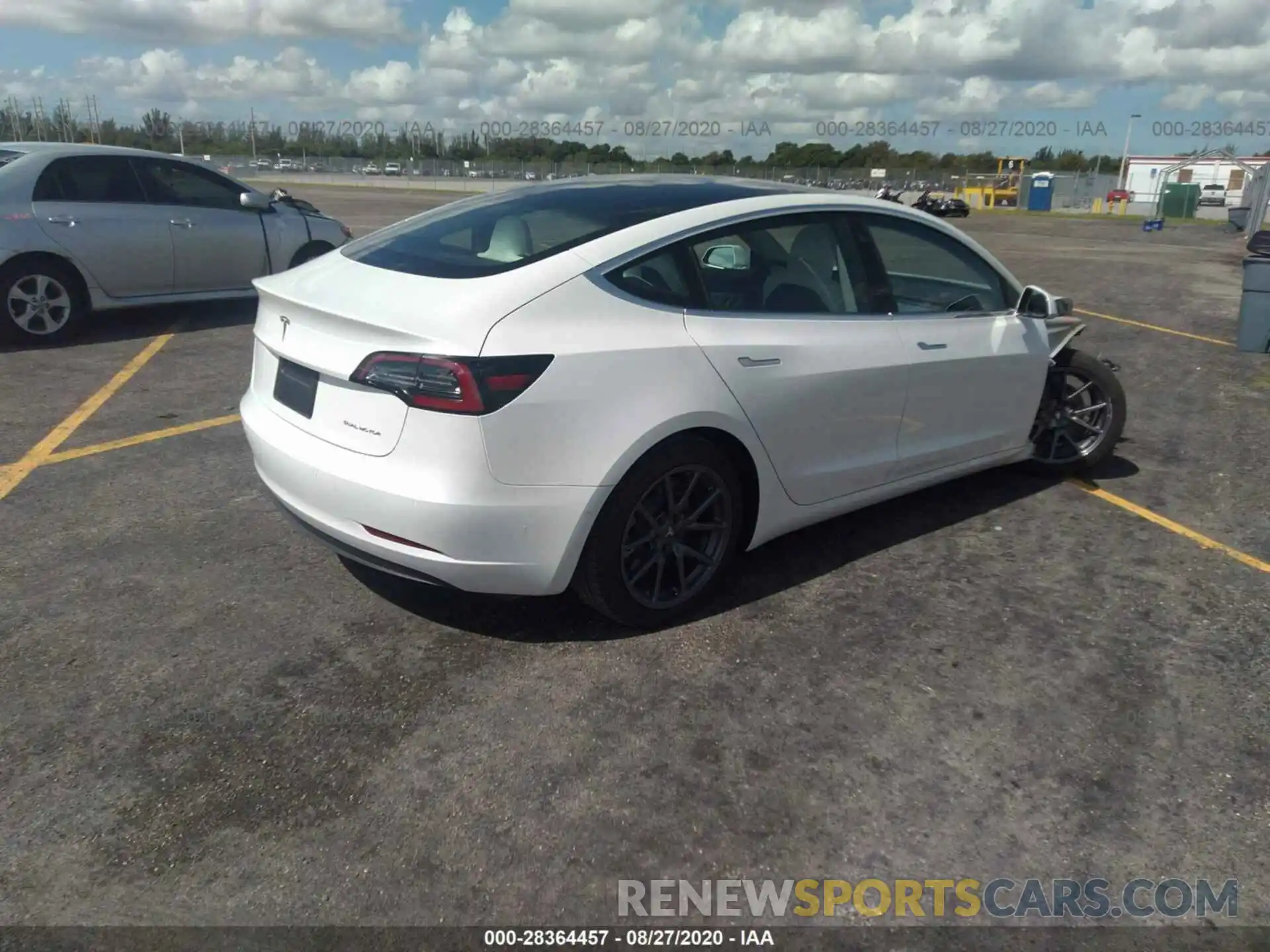 4 Photograph of a damaged car 5YJ3E1EB6LF622204 TESLA MODEL 3 2020