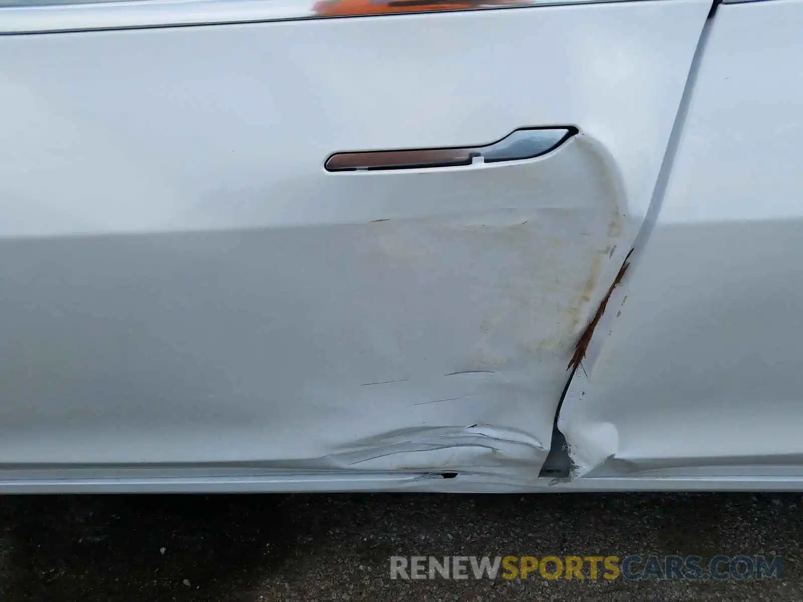 10 Photograph of a damaged car 5YJ3E1EB6LF637690 TESLA MODEL 3 2020