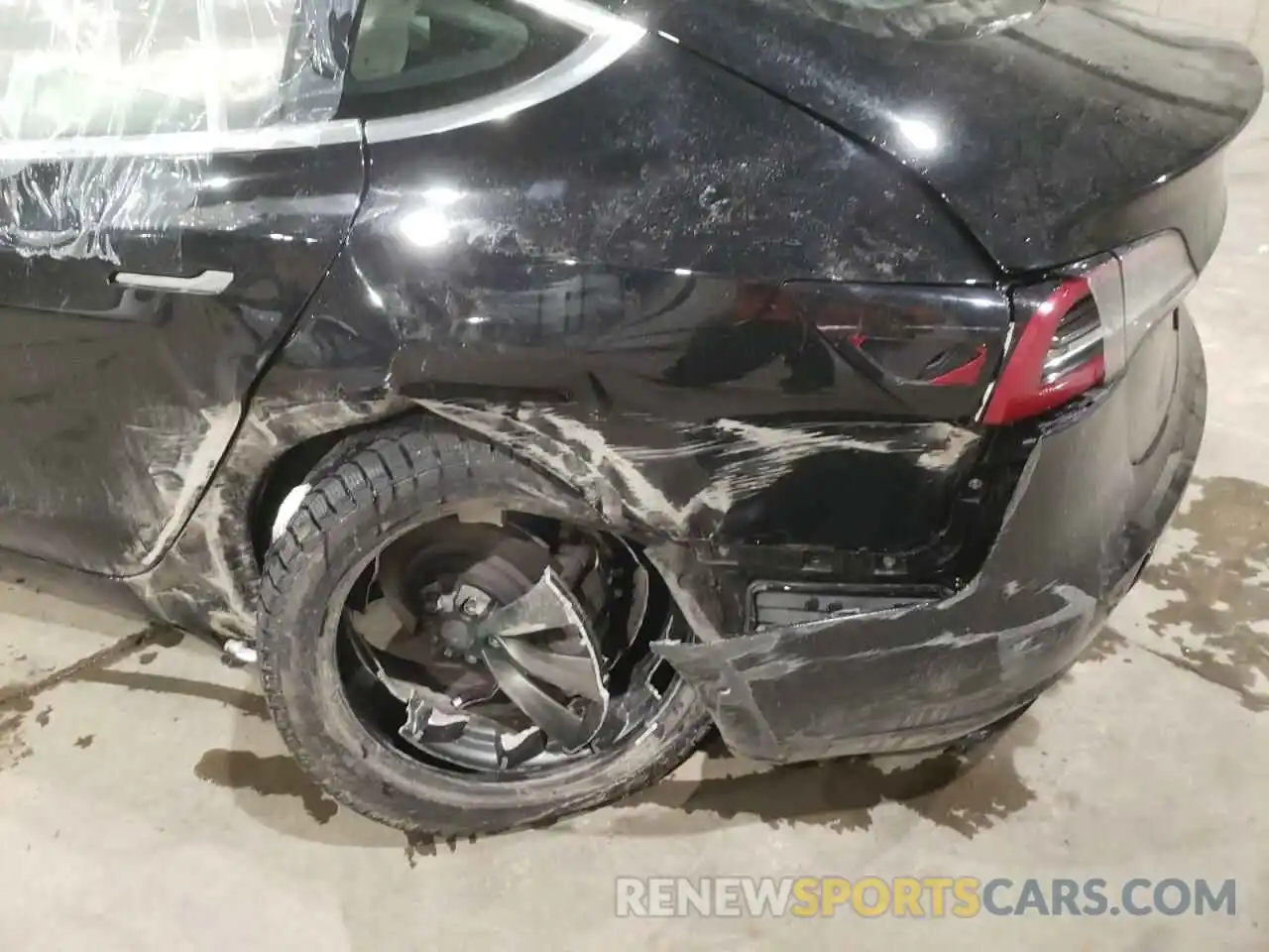 9 Photograph of a damaged car 5YJ3E1EB6LF670544 TESLA MODEL 3 2020