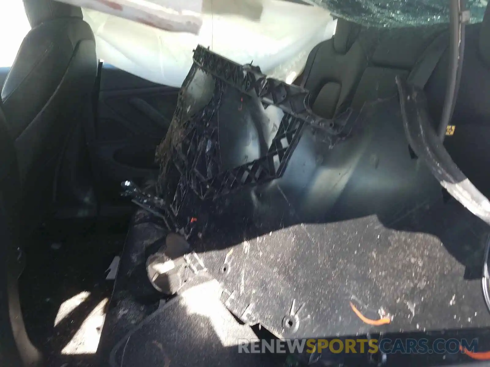 6 Photograph of a damaged car 5YJ3E1EB6LF717412 TESLA MODEL 3 2020