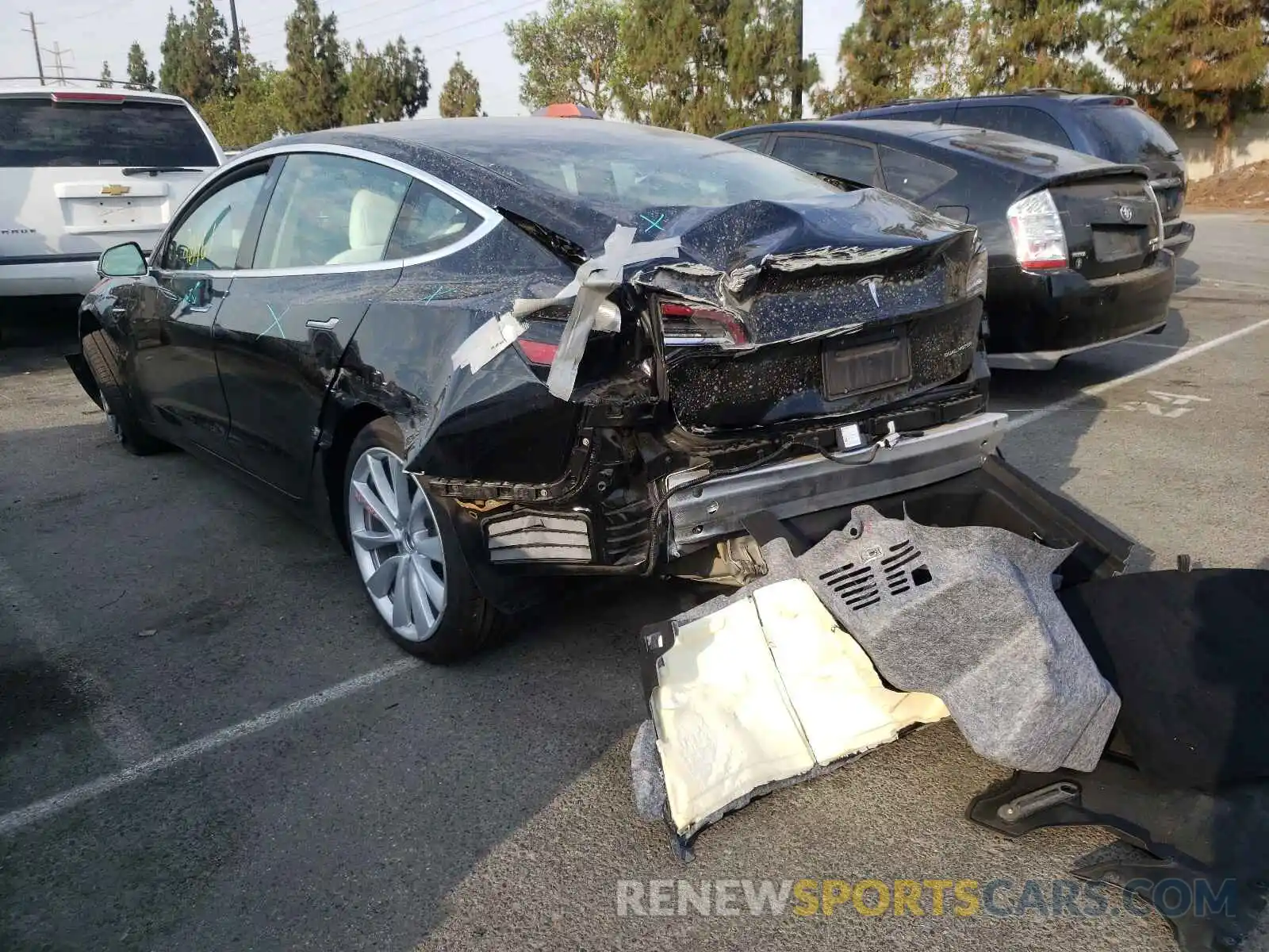 3 Photograph of a damaged car 5YJ3E1EB6LF806641 TESLA MODEL 3 2020