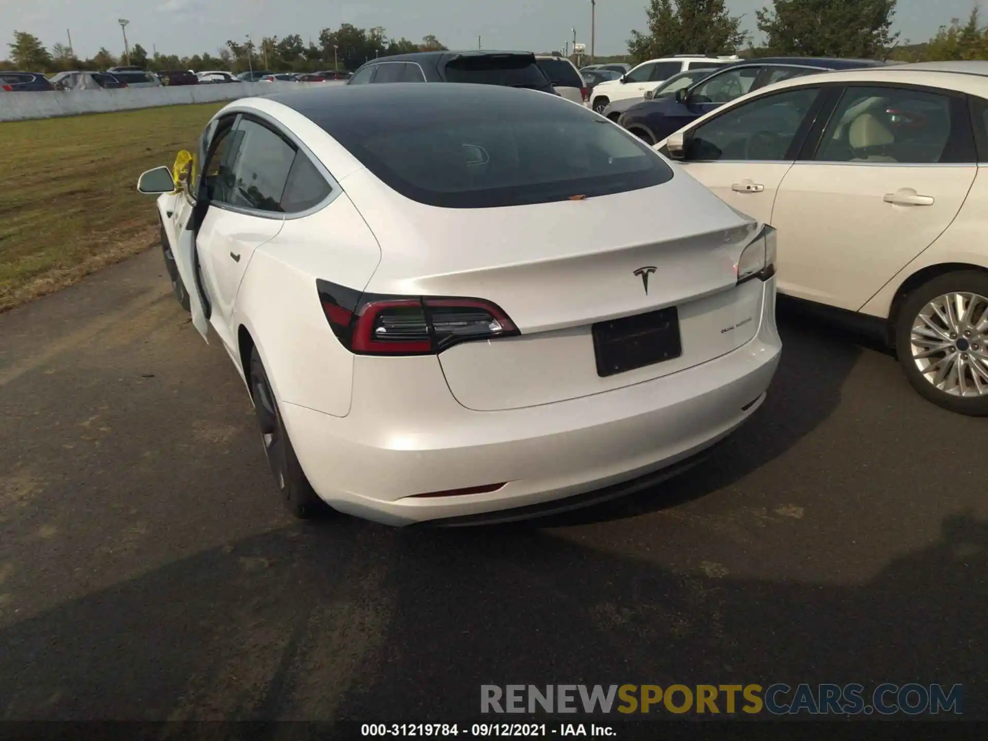 3 Photograph of a damaged car 5YJ3E1EB7LF618128 TESLA MODEL 3 2020