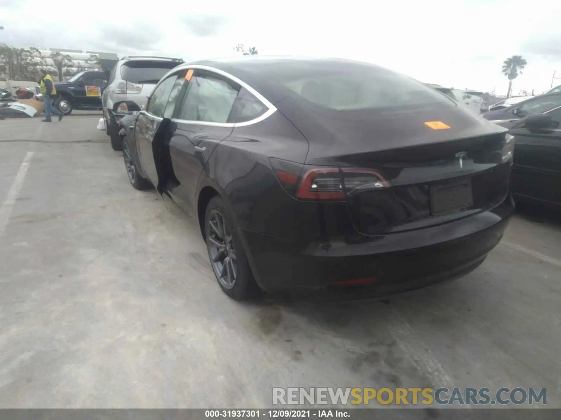 3 Фотография поврежденного автомобиля 5YJ3E1EB7LF628562 TESLA MODEL 3 2020