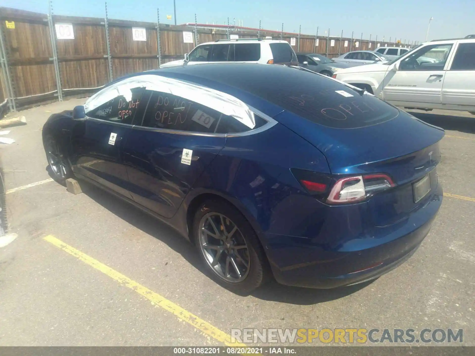 3 Photograph of a damaged car 5YJ3E1EB7LF639366 TESLA MODEL 3 2020