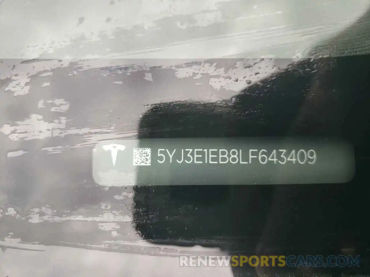 10 Photograph of a damaged car 5YJ3E1EB8LF643409 TESLA MODEL 3 2020