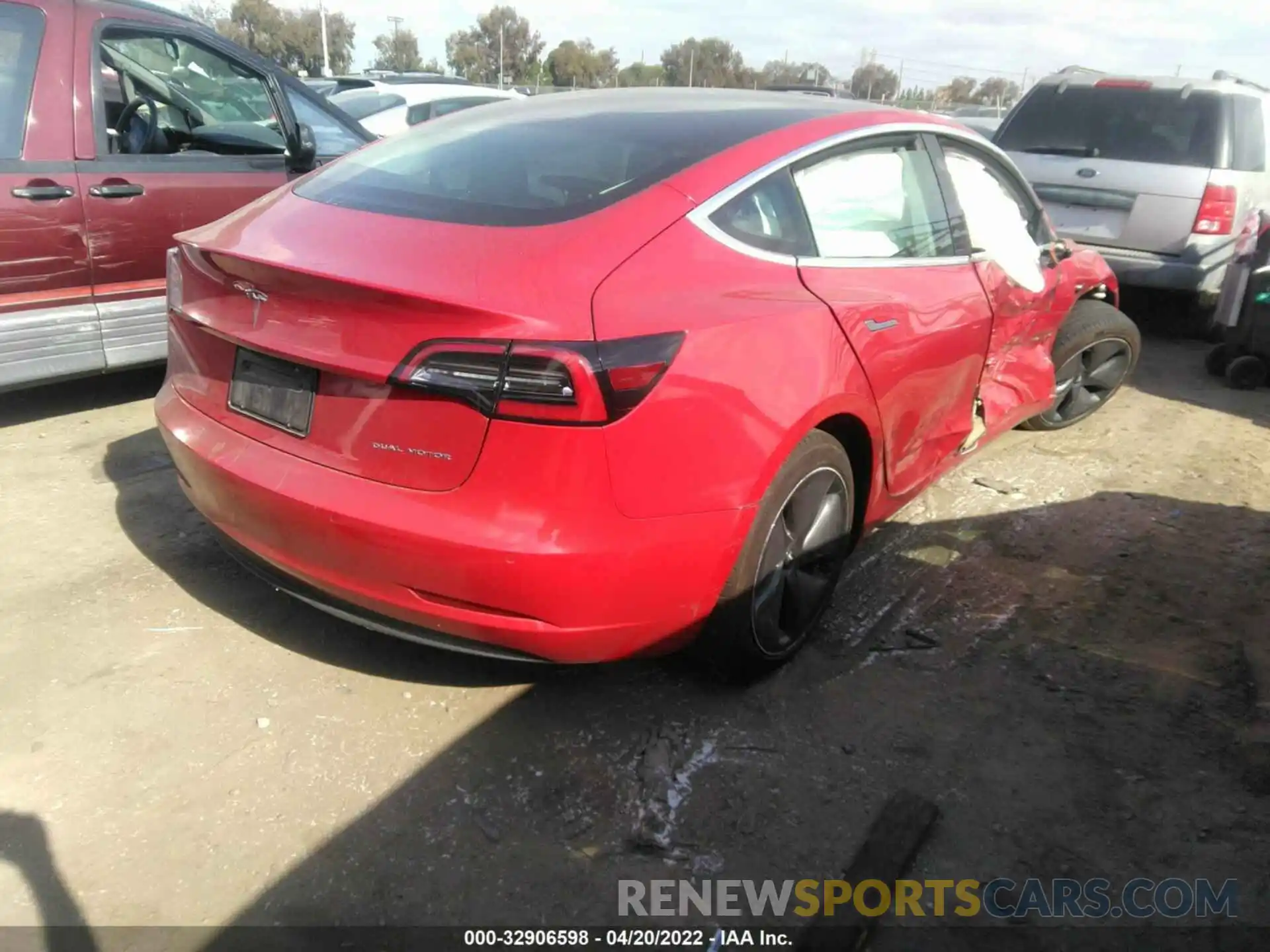 4 Photograph of a damaged car 5YJ3E1EB8LF711000 TESLA MODEL 3 2020