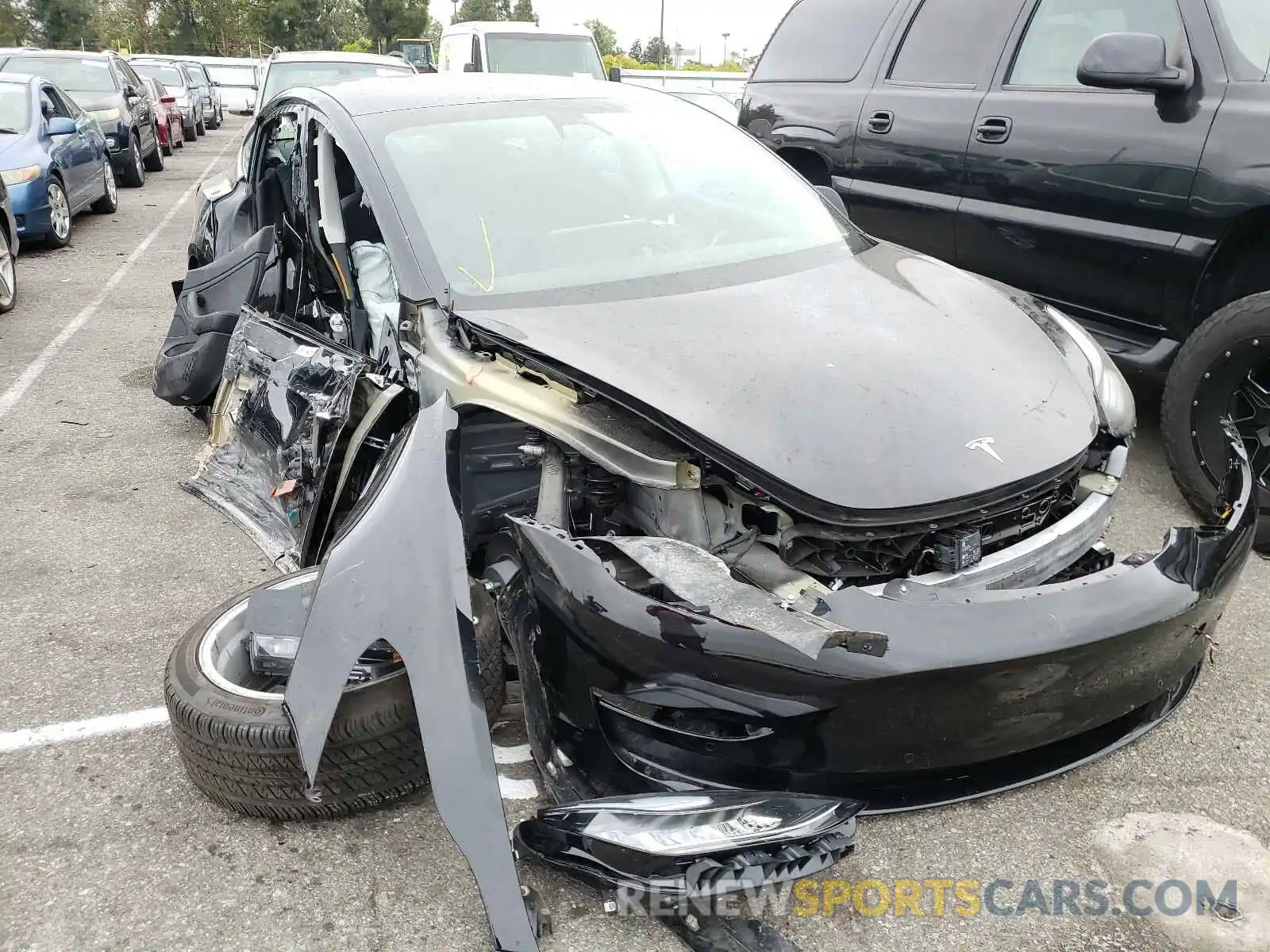 1 Photograph of a damaged car 5YJ3E1EB8LF806995 TESLA MODEL 3 2020