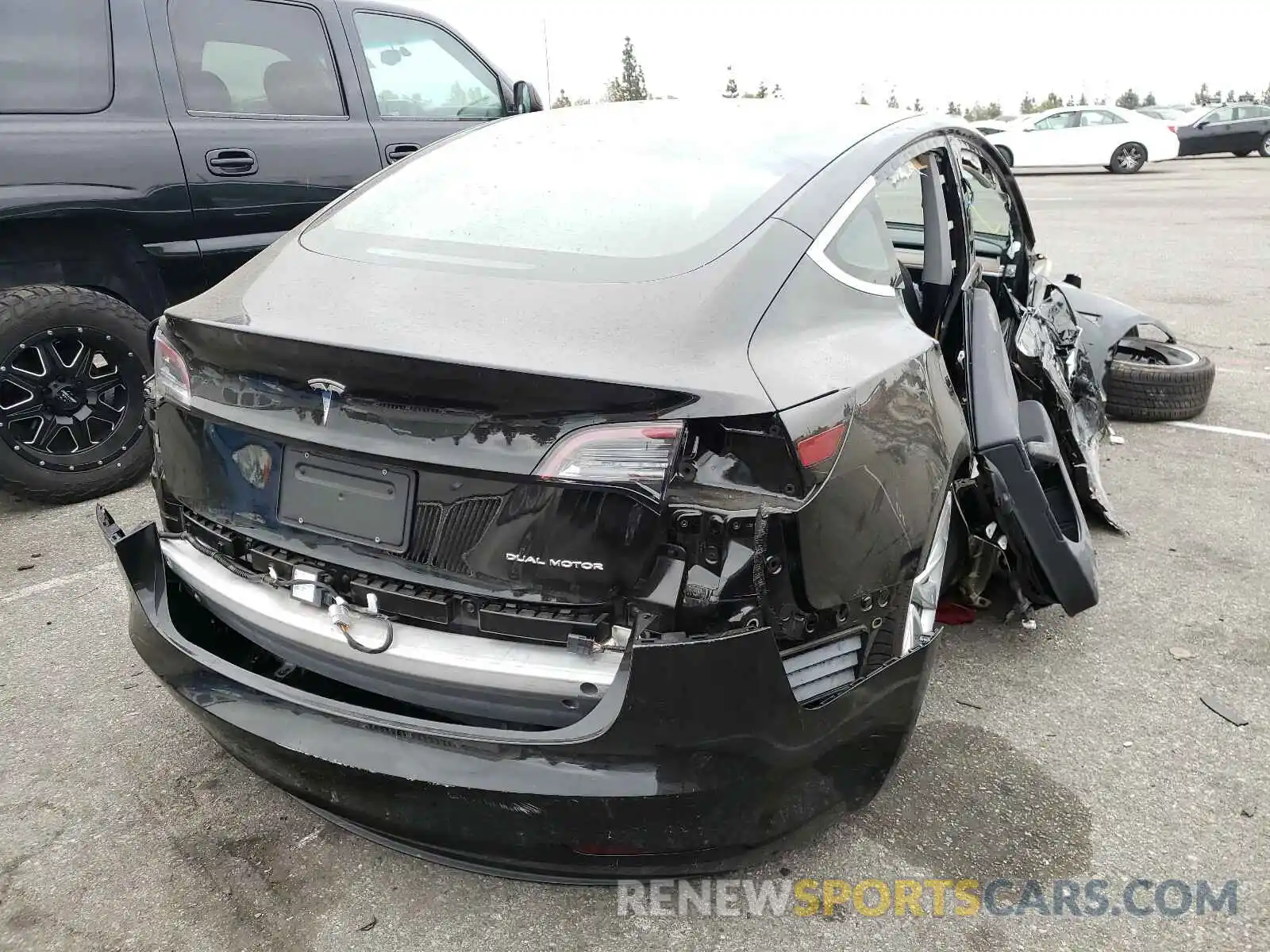 4 Photograph of a damaged car 5YJ3E1EB8LF806995 TESLA MODEL 3 2020