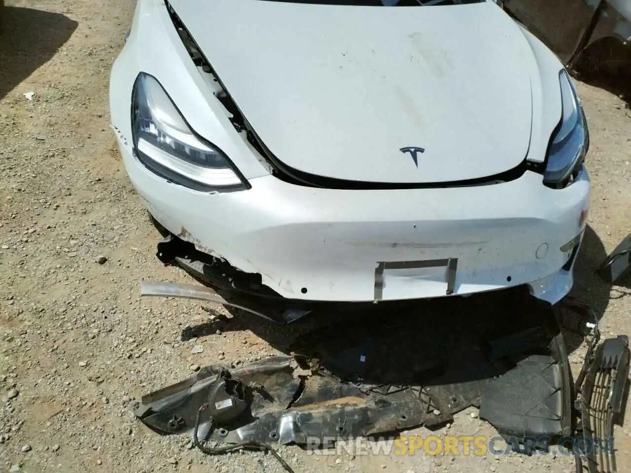 9 Photograph of a damaged car 5YJ3E1EB9LF638817 TESLA MODEL 3 2020