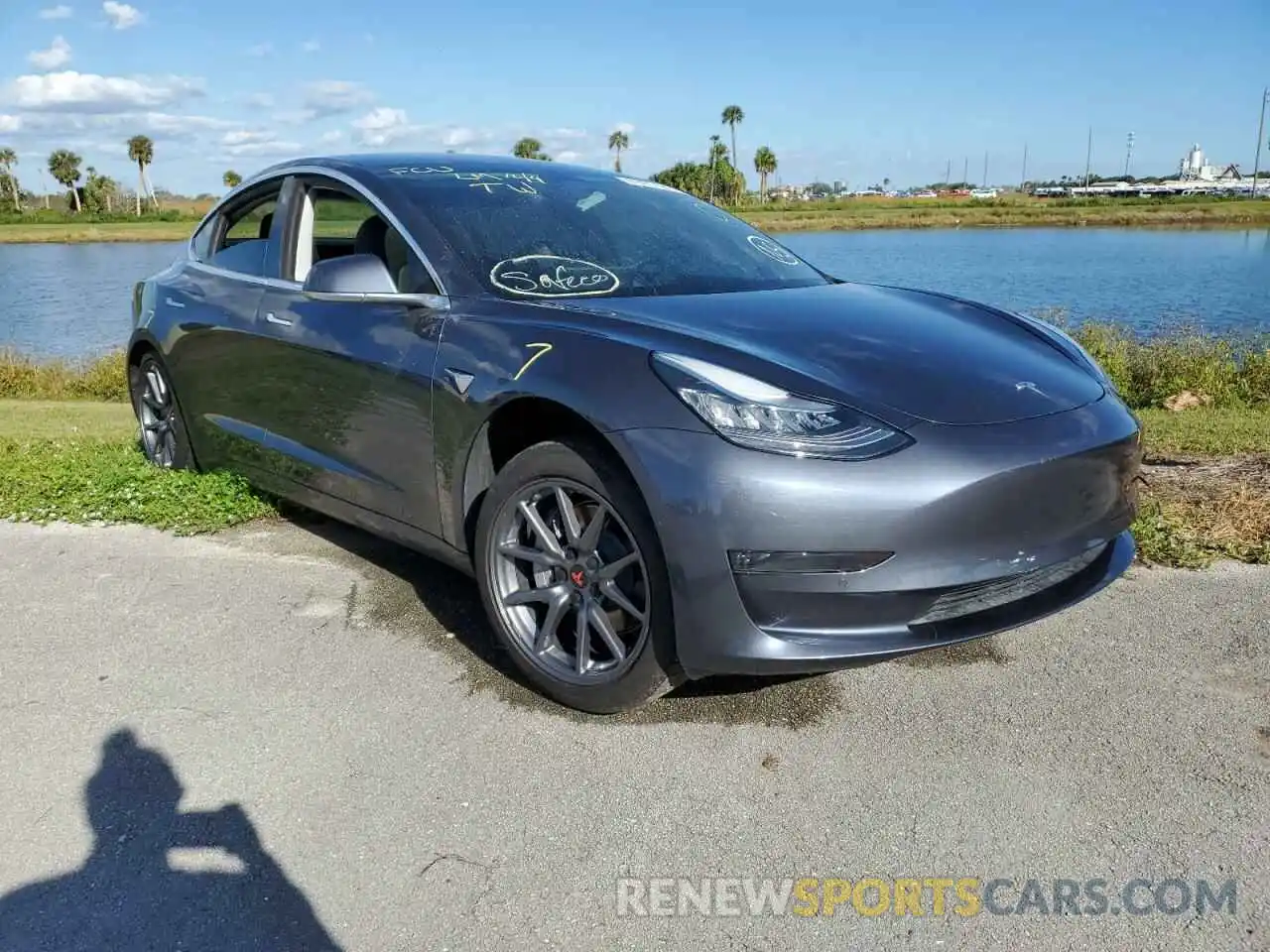 1 Photograph of a damaged car 5YJ3E1EBXLF663919 TESLA MODEL 3 2020