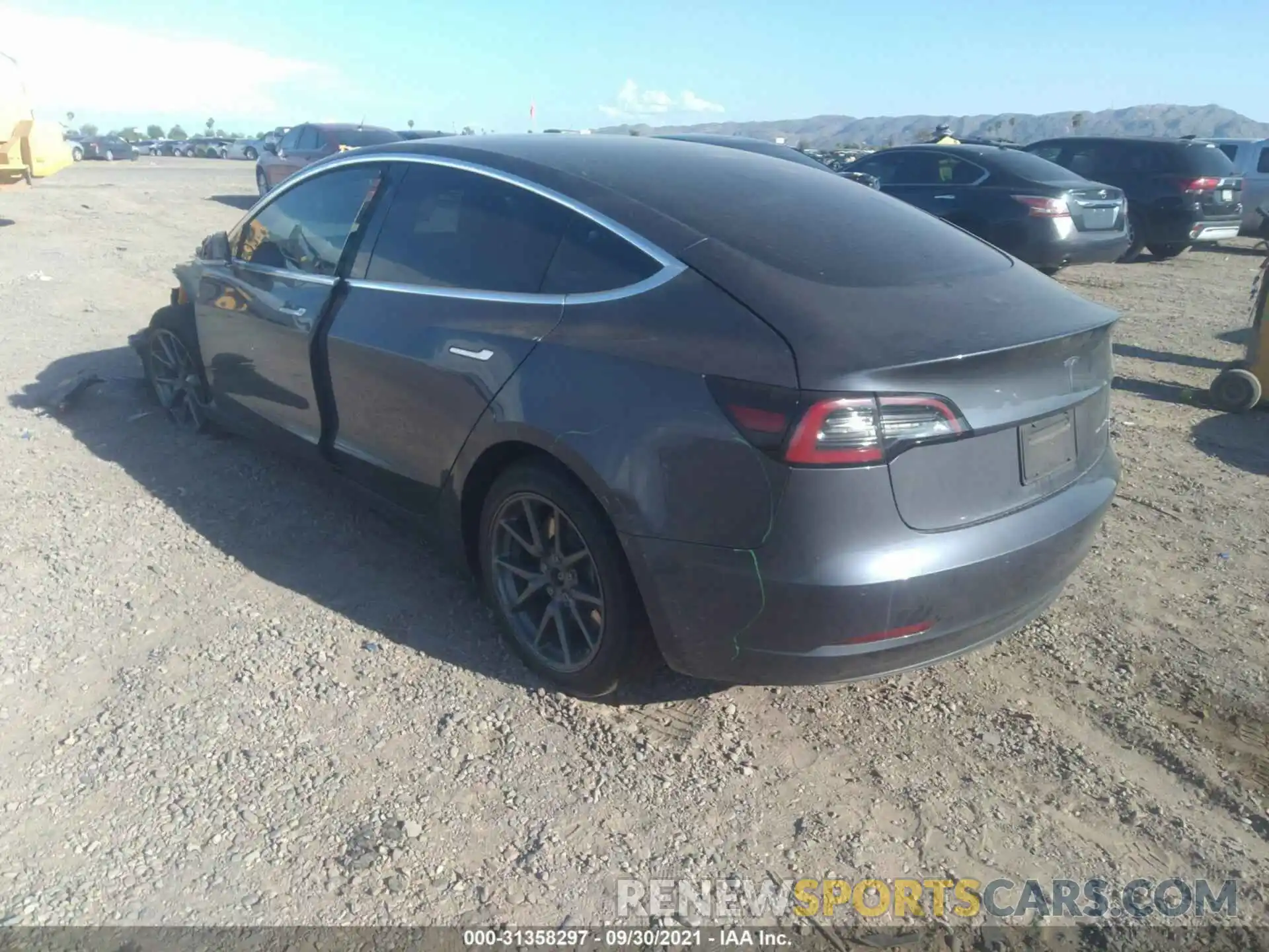 3 Фотография поврежденного автомобиля 5YJ3E1EBXLF710883 TESLA MODEL 3 2020