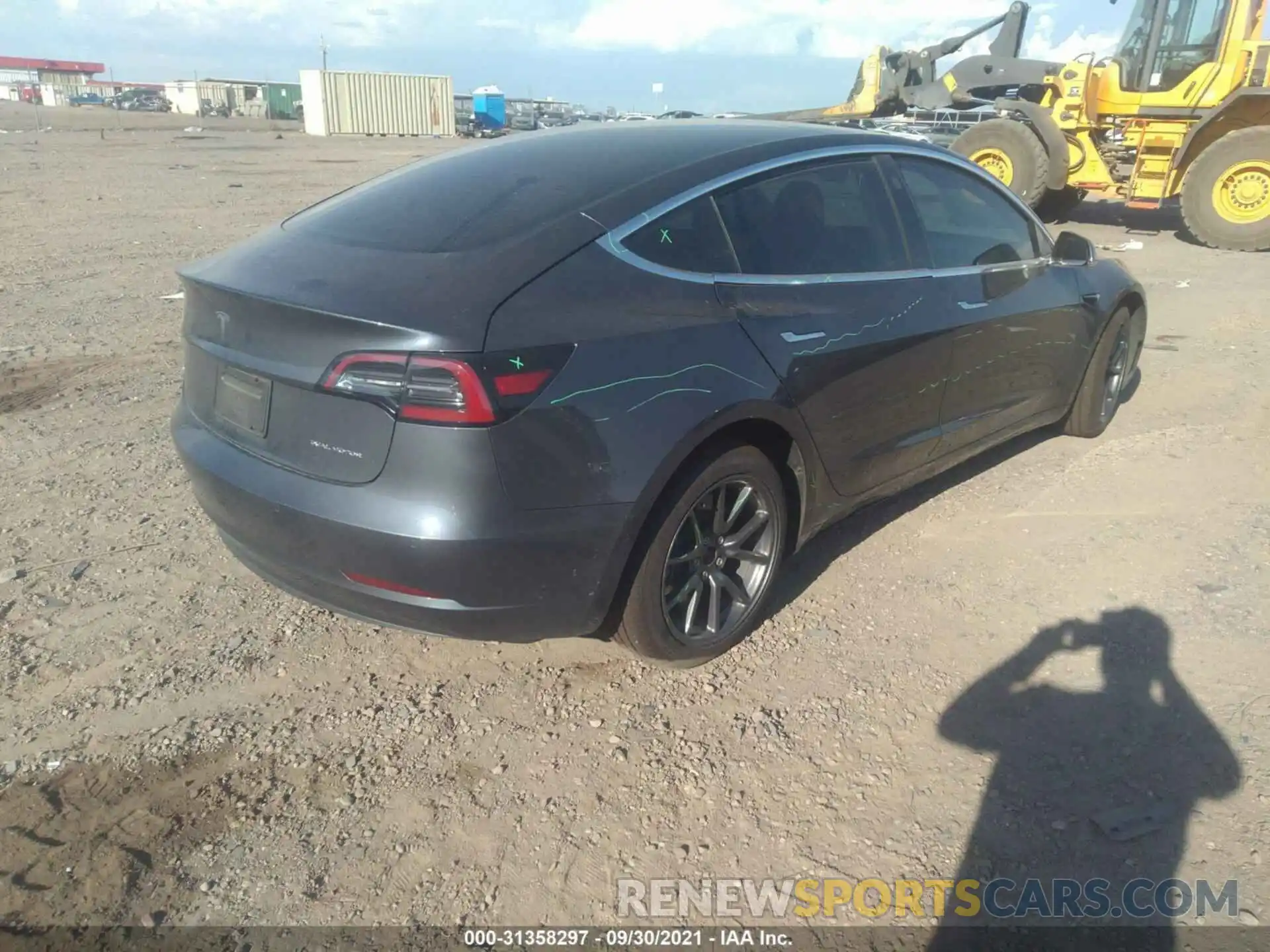 4 Фотография поврежденного автомобиля 5YJ3E1EBXLF710883 TESLA MODEL 3 2020