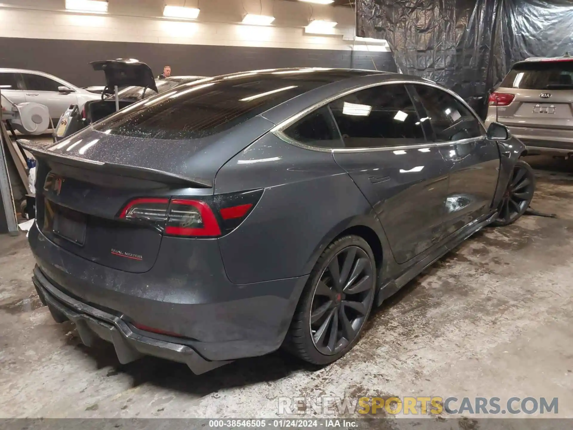 4 Фотография поврежденного автомобиля 5YJ3E1EC1LF586169 TESLA MODEL 3 2020