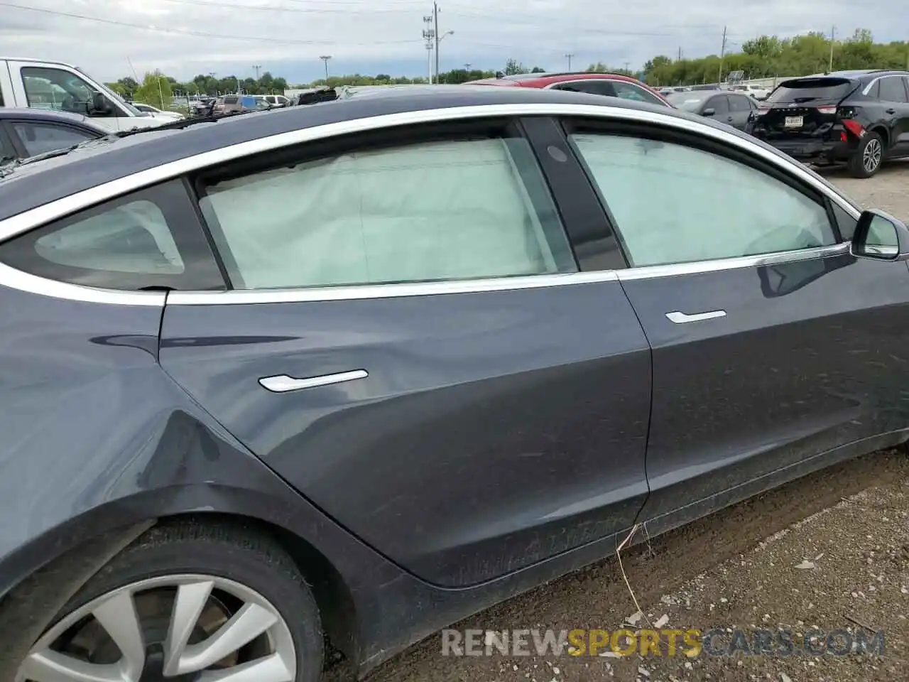 6 Photograph of a damaged car 5YJ3E1EC2LF586701 TESLA MODEL 3 2020