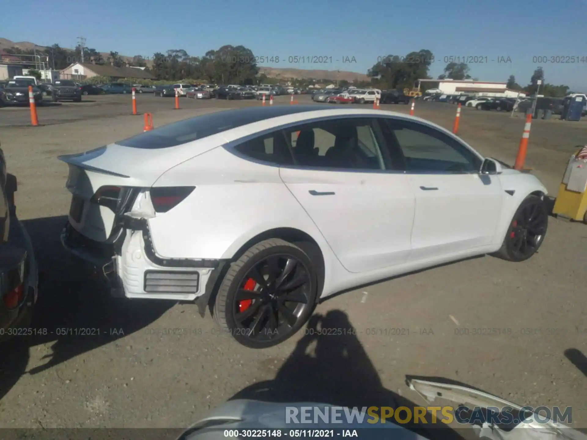 4 Photograph of a damaged car 5YJ3E1EC2LF624394 TESLA MODEL 3 2020