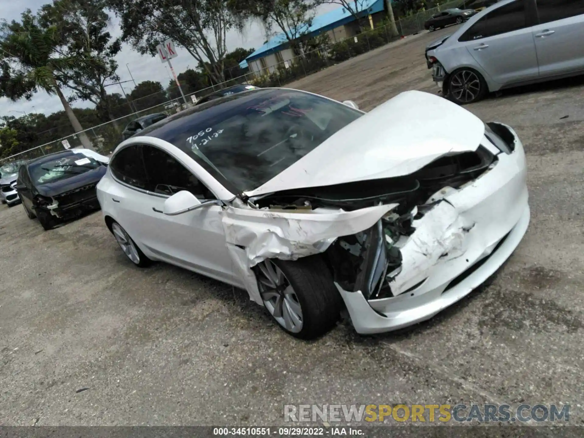 1 Photograph of a damaged car 5YJ3E1EC3LF587050 TESLA MODEL 3 2020