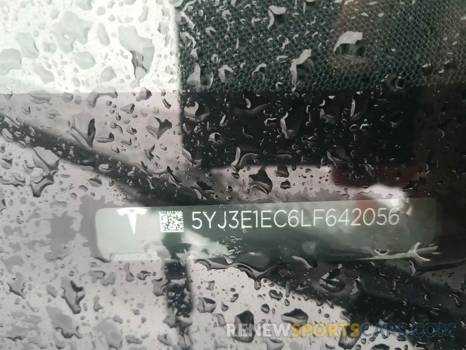 10 Photograph of a damaged car 5YJ3E1EC6LF642056 TESLA MODEL 3 2020