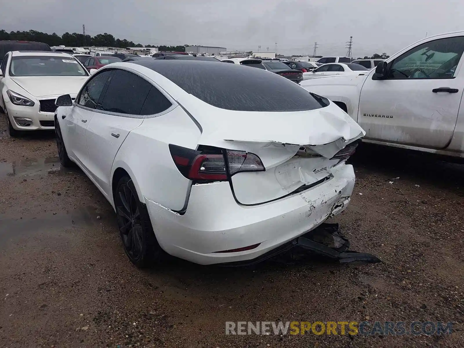 3 Photograph of a damaged car 5YJ3E1EC6LF715068 TESLA MODEL 3 2020