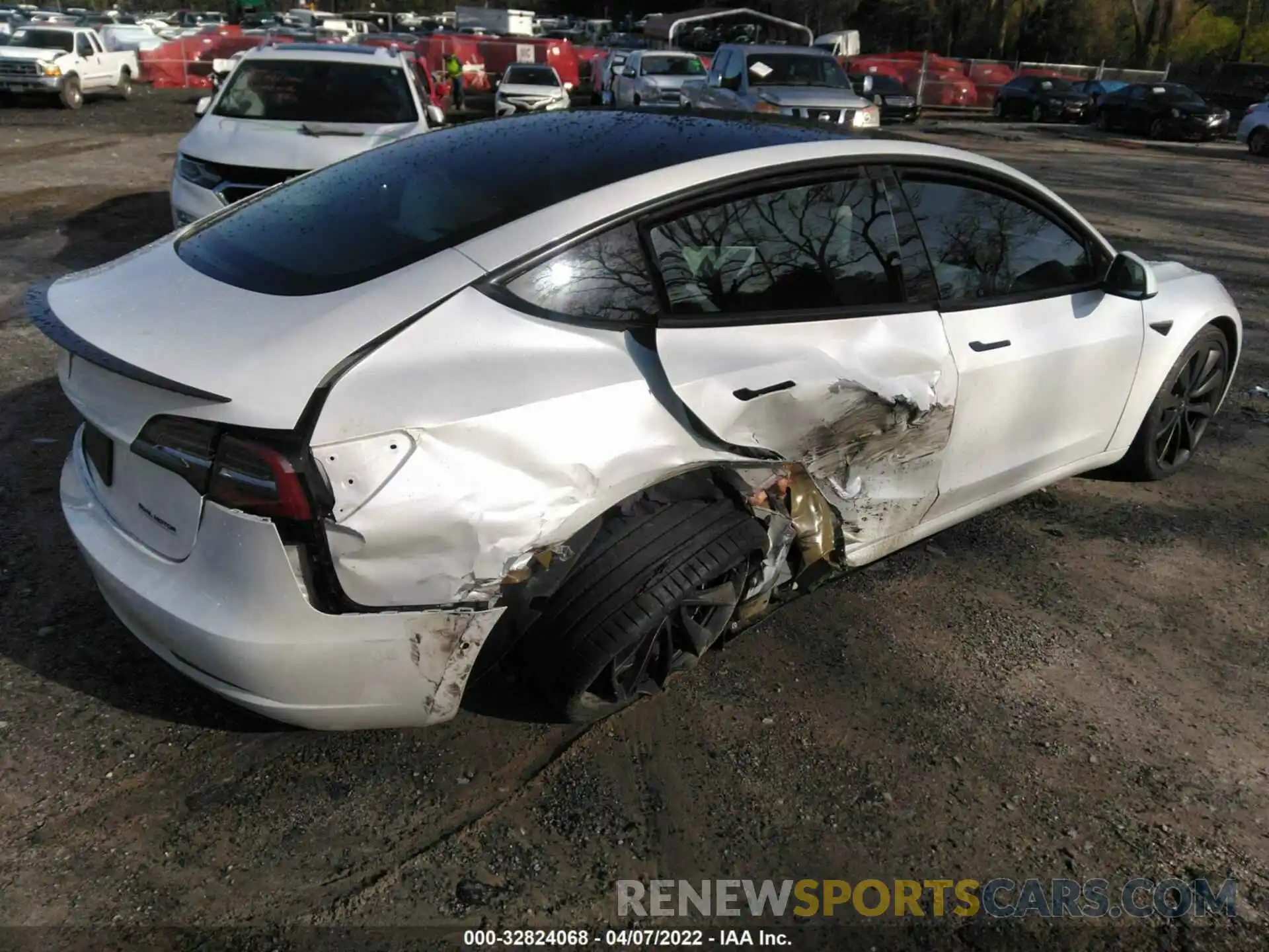 4 Photograph of a damaged car 5YJ3E1EC7LF624648 TESLA MODEL 3 2020