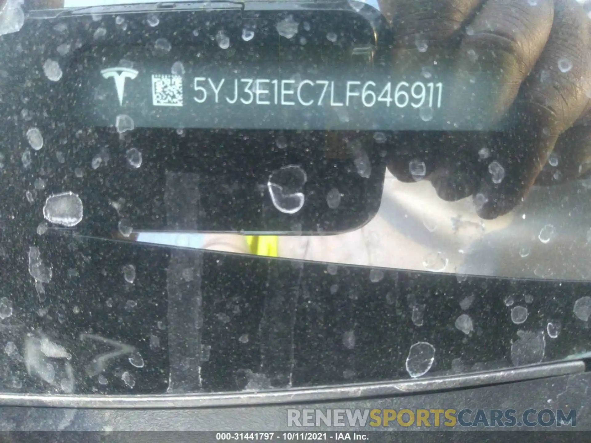 9 Photograph of a damaged car 5YJ3E1EC7LF646911 TESLA MODEL 3 2020