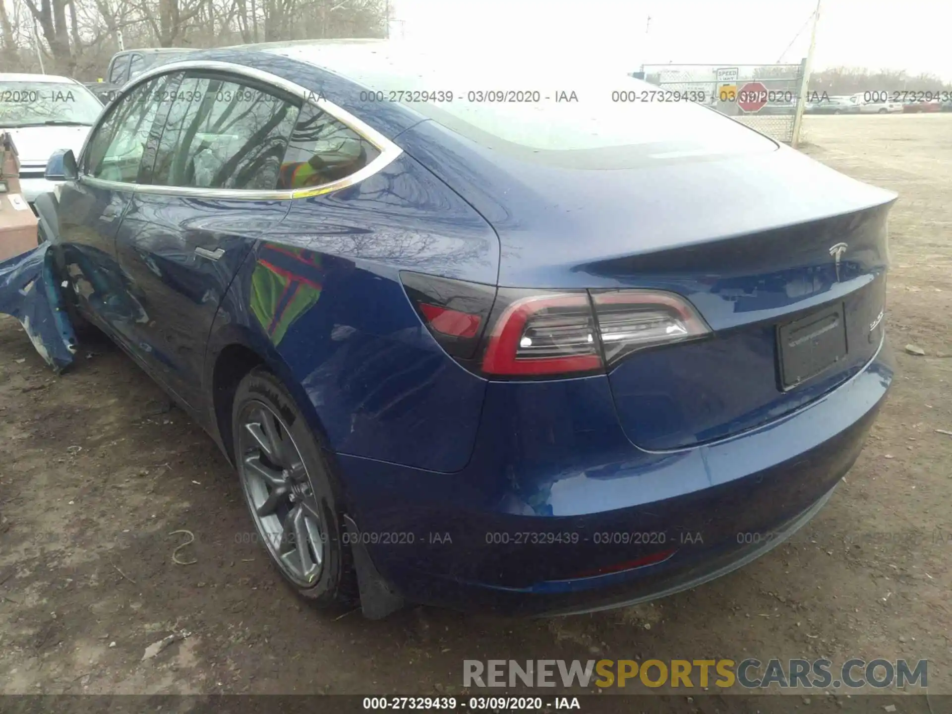 3 Photograph of a damaged car 5YJ3E1ECXLF586610 TESLA MODEL 3 2020