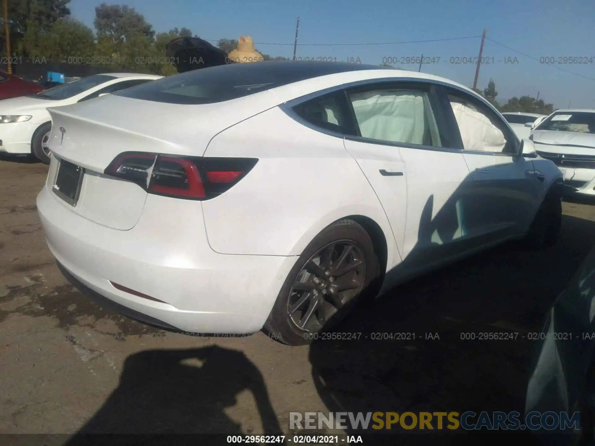 4 Фотография поврежденного автомобиля 5YJ3E1ECXLF742080 TESLA MODEL 3 2020