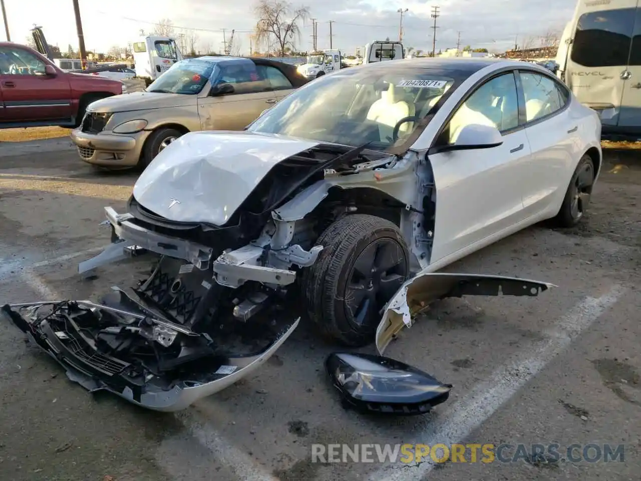 4 Photograph of a damaged car 5YJ3E1EA0MF072068 TESLA MODEL 3 2021