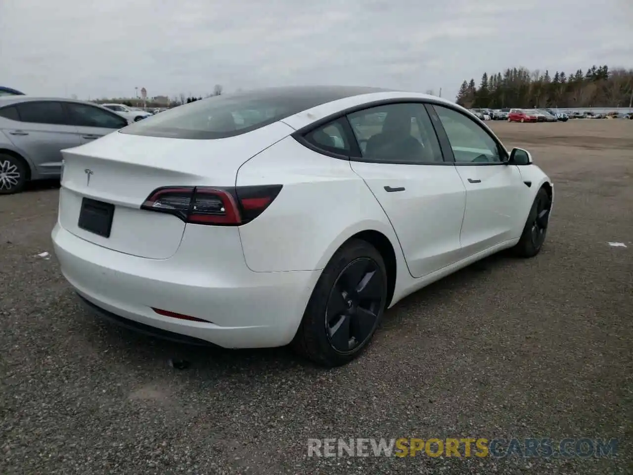 4 Photograph of a damaged car 5YJ3E1EA0MF976499 TESLA MODEL 3 2021