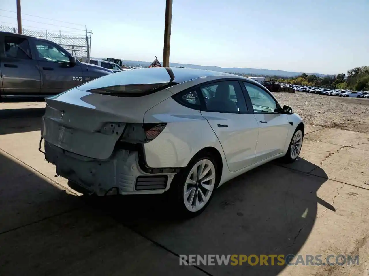 4 Photograph of a damaged car 5YJ3E1EA1MF019332 TESLA MODEL 3 2021