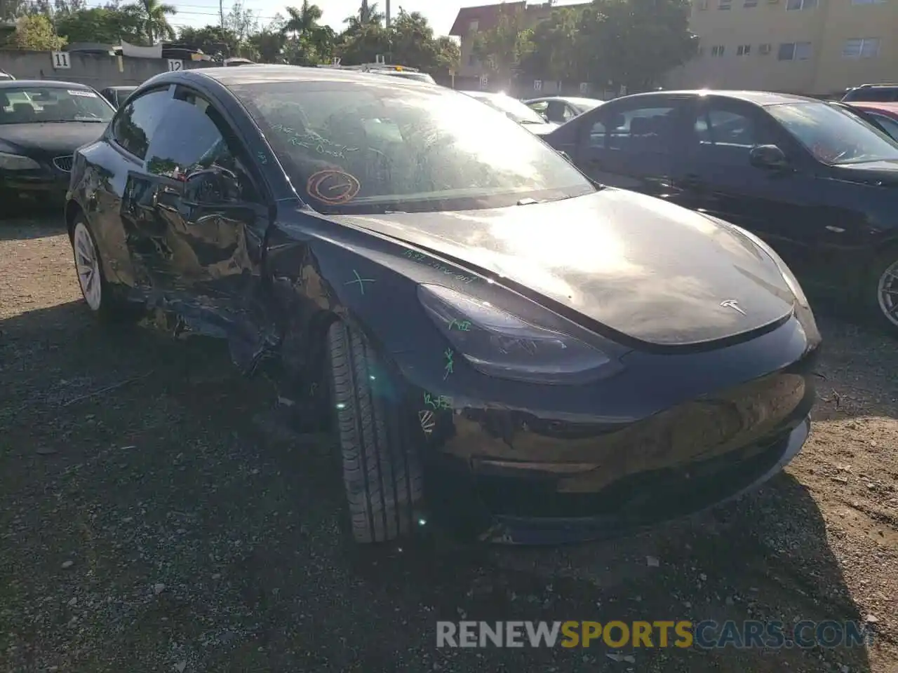 1 Photograph of a damaged car 5YJ3E1EA1MF031187 TESLA MODEL 3 2021