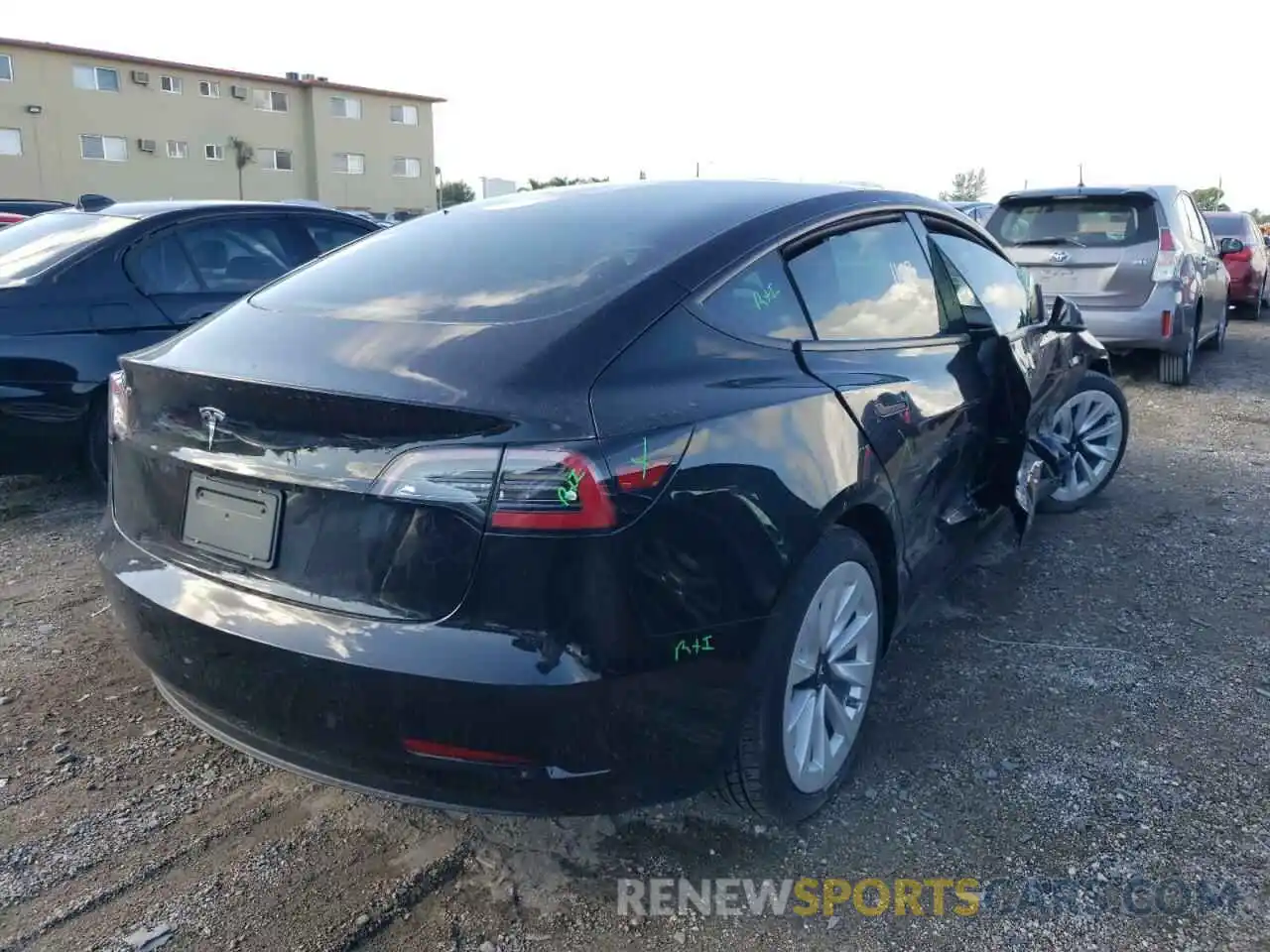 4 Photograph of a damaged car 5YJ3E1EA1MF031187 TESLA MODEL 3 2021