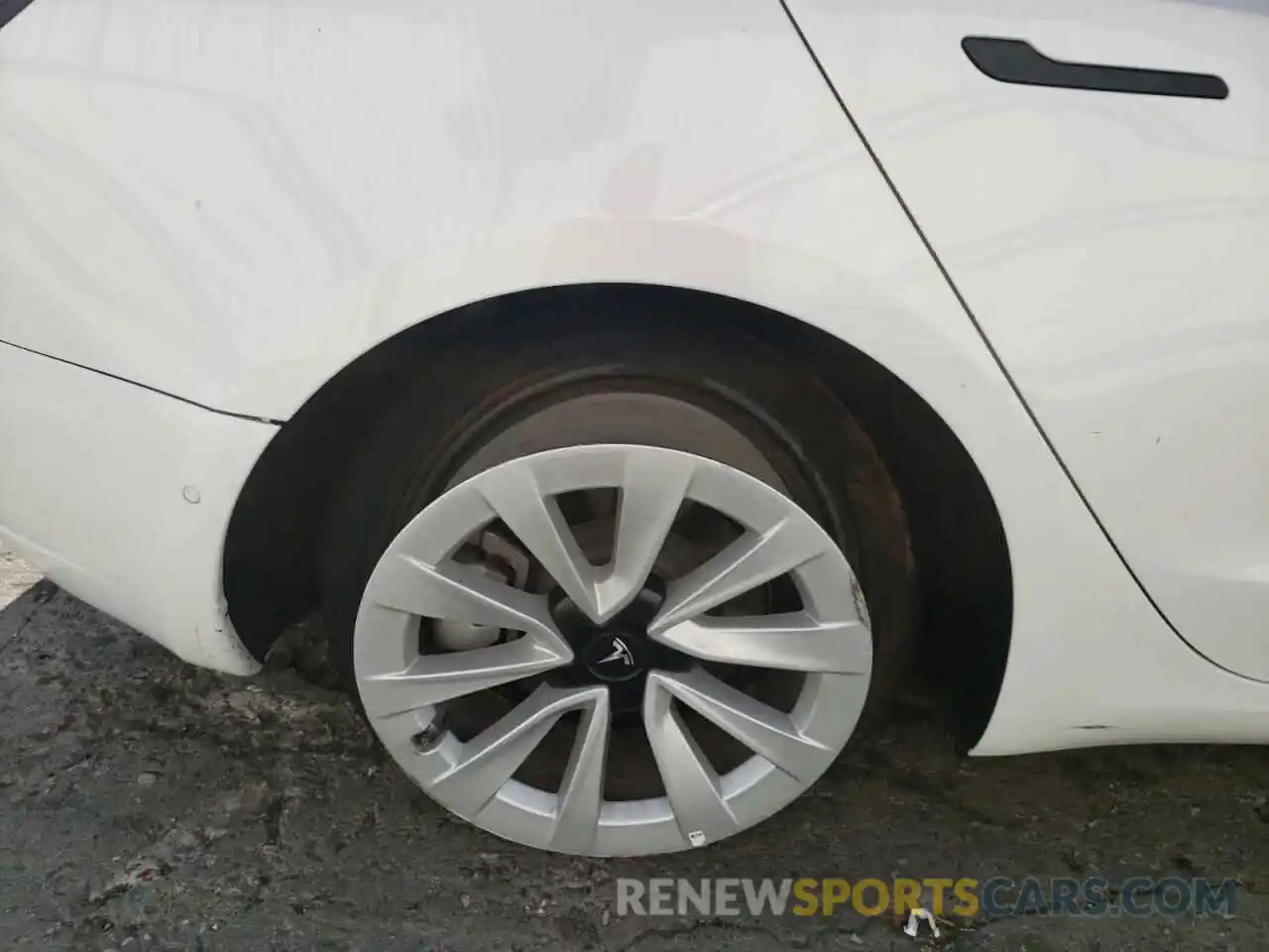 9 Photograph of a damaged car 5YJ3E1EA1MF066554 TESLA MODEL 3 2021