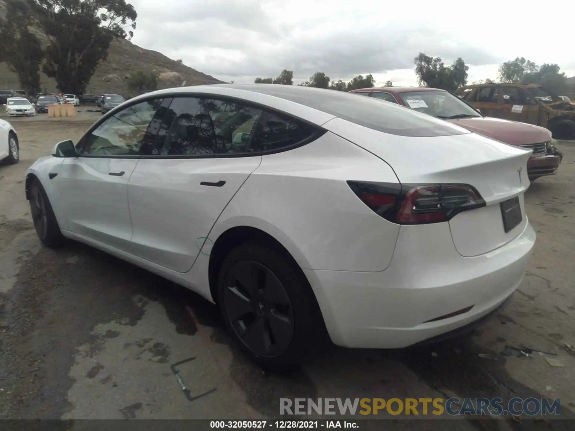 3 Photograph of a damaged car 5YJ3E1EA2MF016102 TESLA MODEL 3 2021