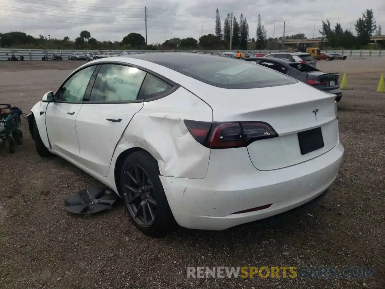 3 Photograph of a damaged car 5YJ3E1EA2MF017363 TESLA MODEL 3 2021