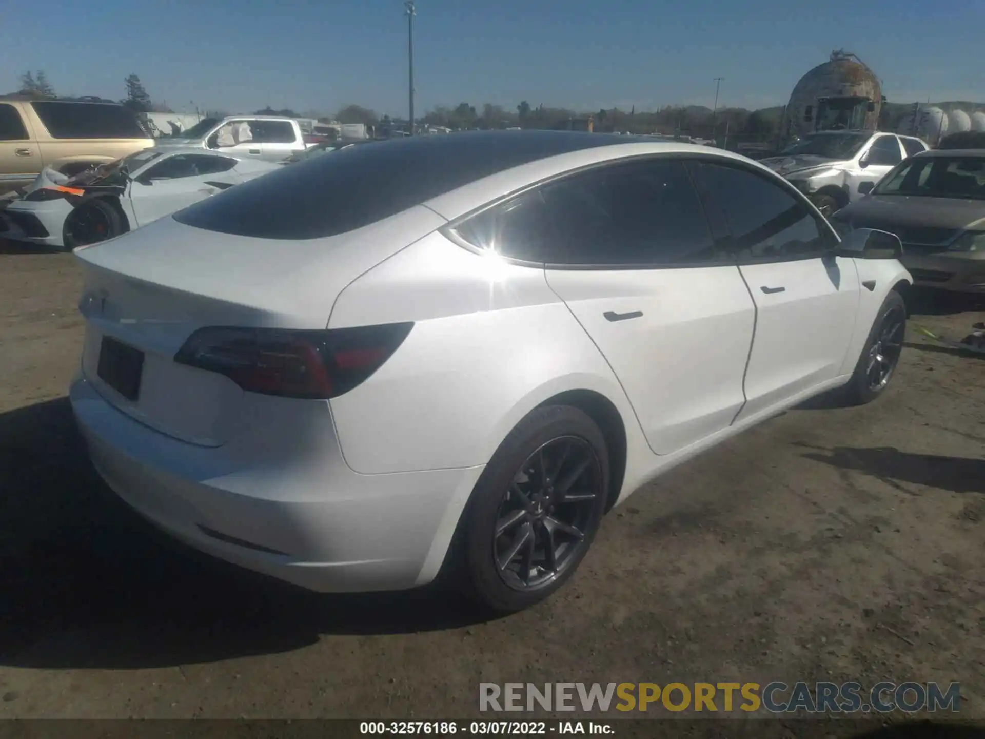 4 Photograph of a damaged car 5YJ3E1EA2MF051660 TESLA MODEL 3 2021