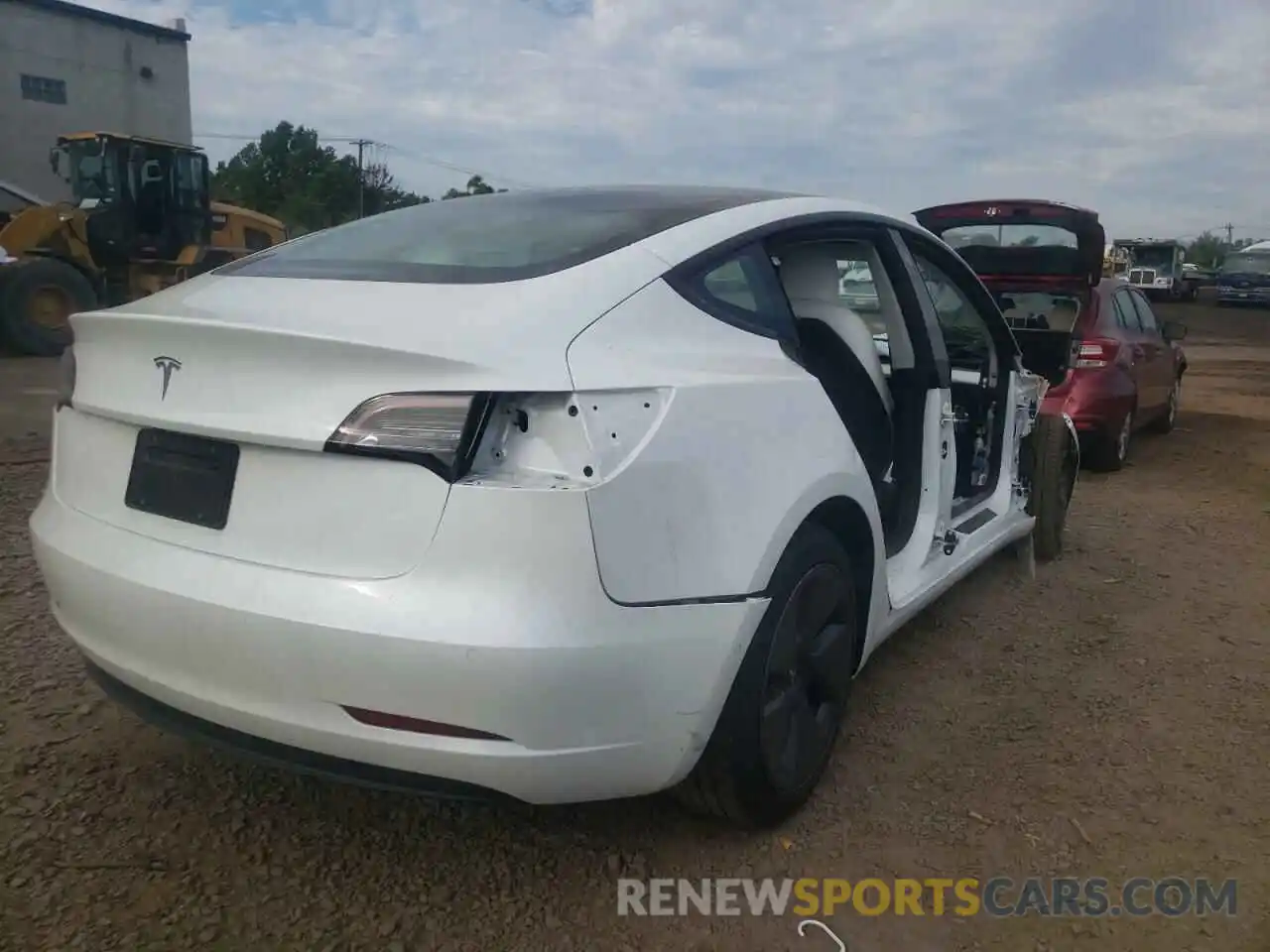 4 Photograph of a damaged car 5YJ3E1EA2MF061525 TESLA MODEL 3 2021