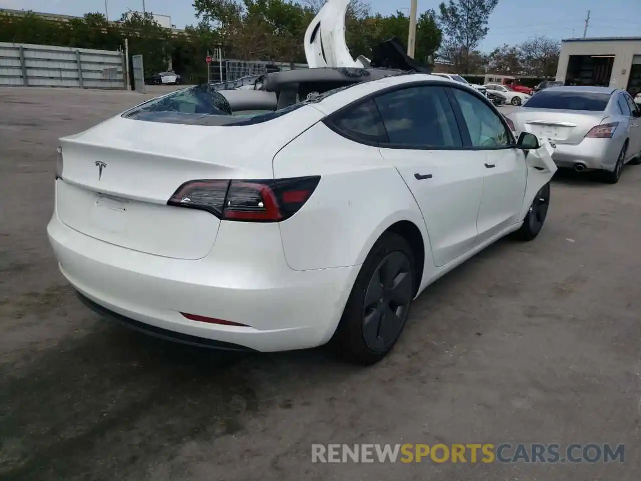 4 Photograph of a damaged car 5YJ3E1EA2MF090345 TESLA MODEL 3 2021