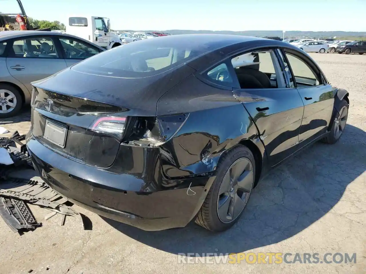 4 Photograph of a damaged car 5YJ3E1EA2MF093956 TESLA MODEL 3 2021