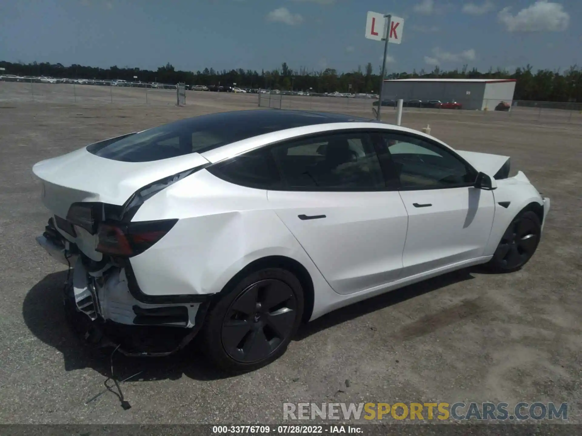 4 Photograph of a damaged car 5YJ3E1EA2MF095027 TESLA MODEL 3 2021