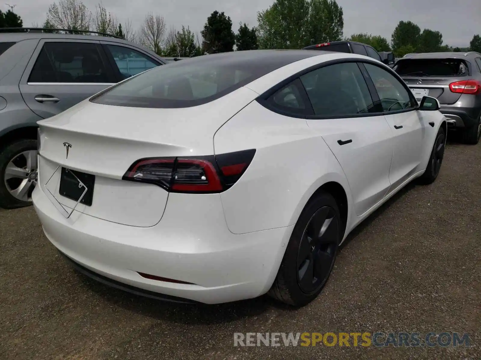 4 Photograph of a damaged car 5YJ3E1EA2MF852363 TESLA MODEL 3 2021