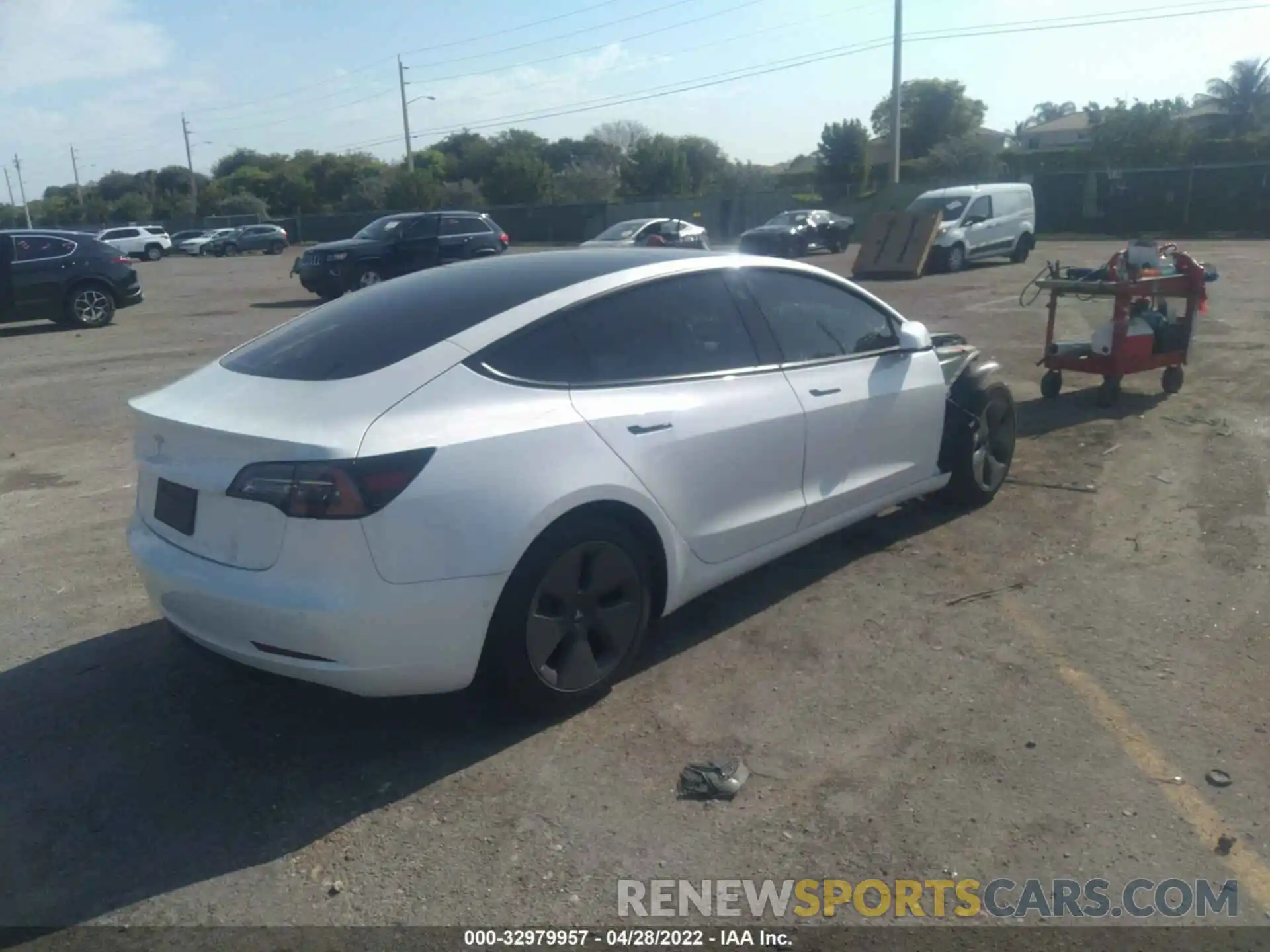 4 Photograph of a damaged car 5YJ3E1EA2MF870782 TESLA MODEL 3 2021